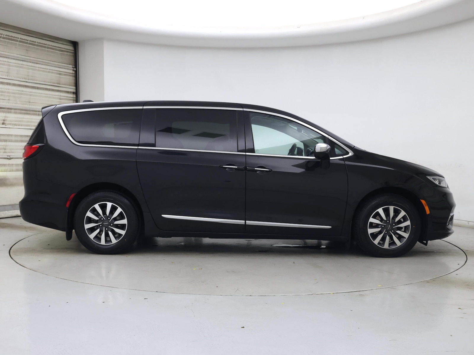 2022 Chrysler Pacifica Hybrid Limited - Photo 8