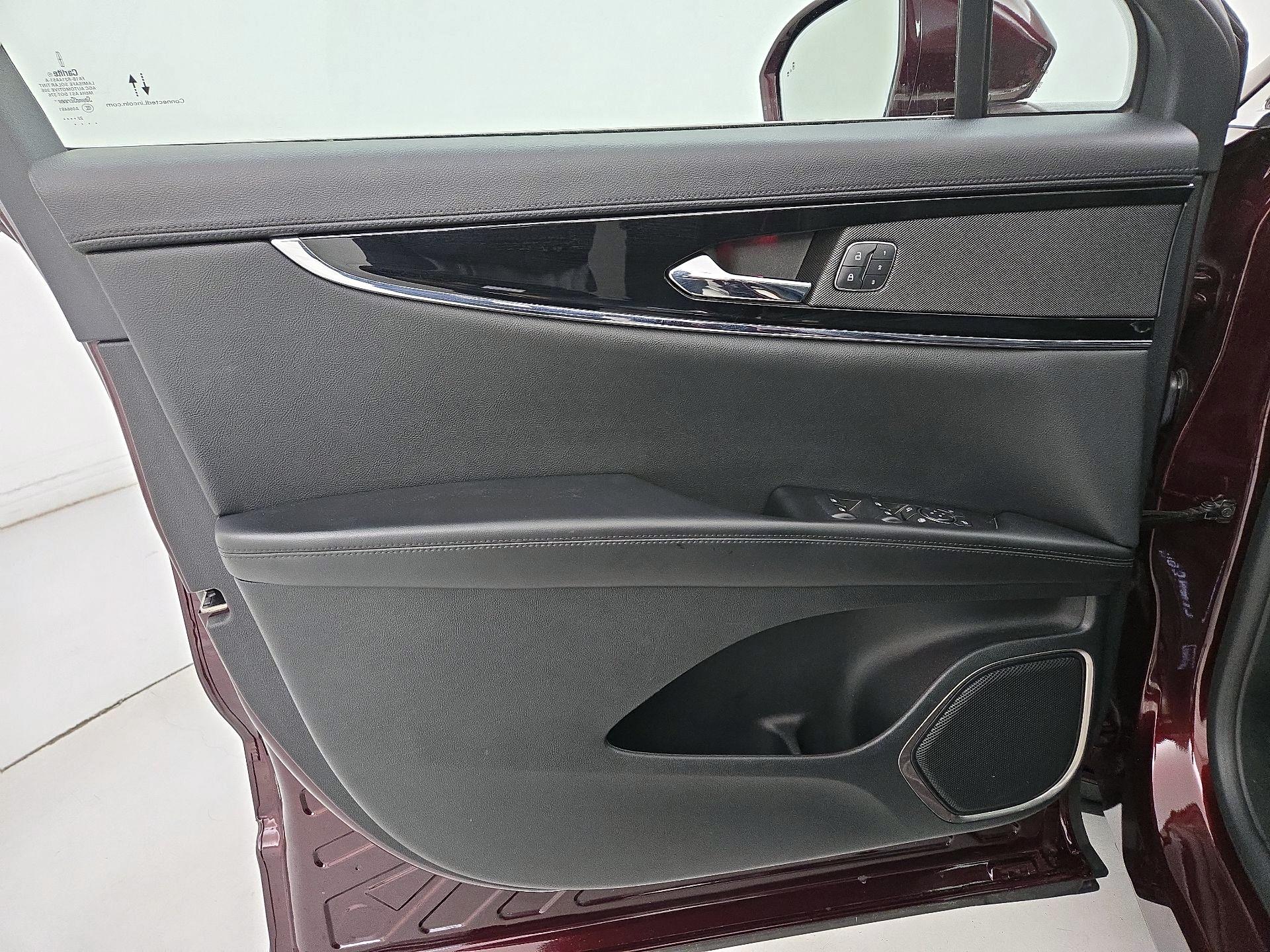 Thumbnail: 2022 Lincoln Nautilus - 12