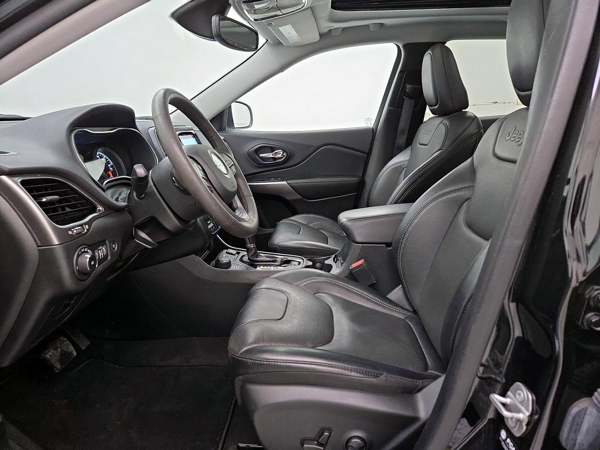 Thumbnail: 2022 Jeep Cherokee - 11