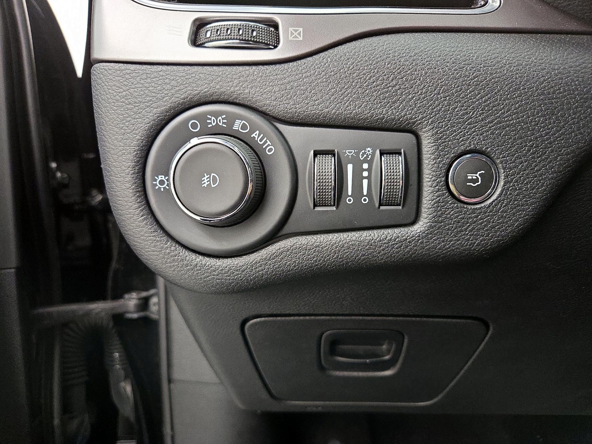 Thumbnail: 2022 Jeep Cherokee - 13