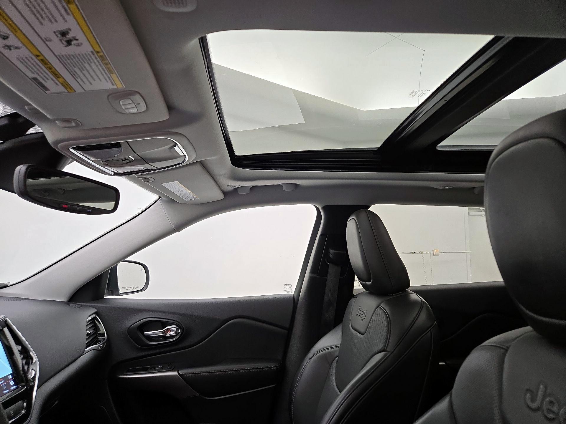 Thumbnail: 2022 Jeep Cherokee - 20