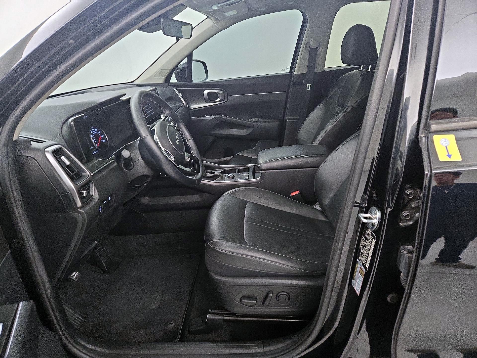 Thumbnail: 2023 Kia Sorento - 11