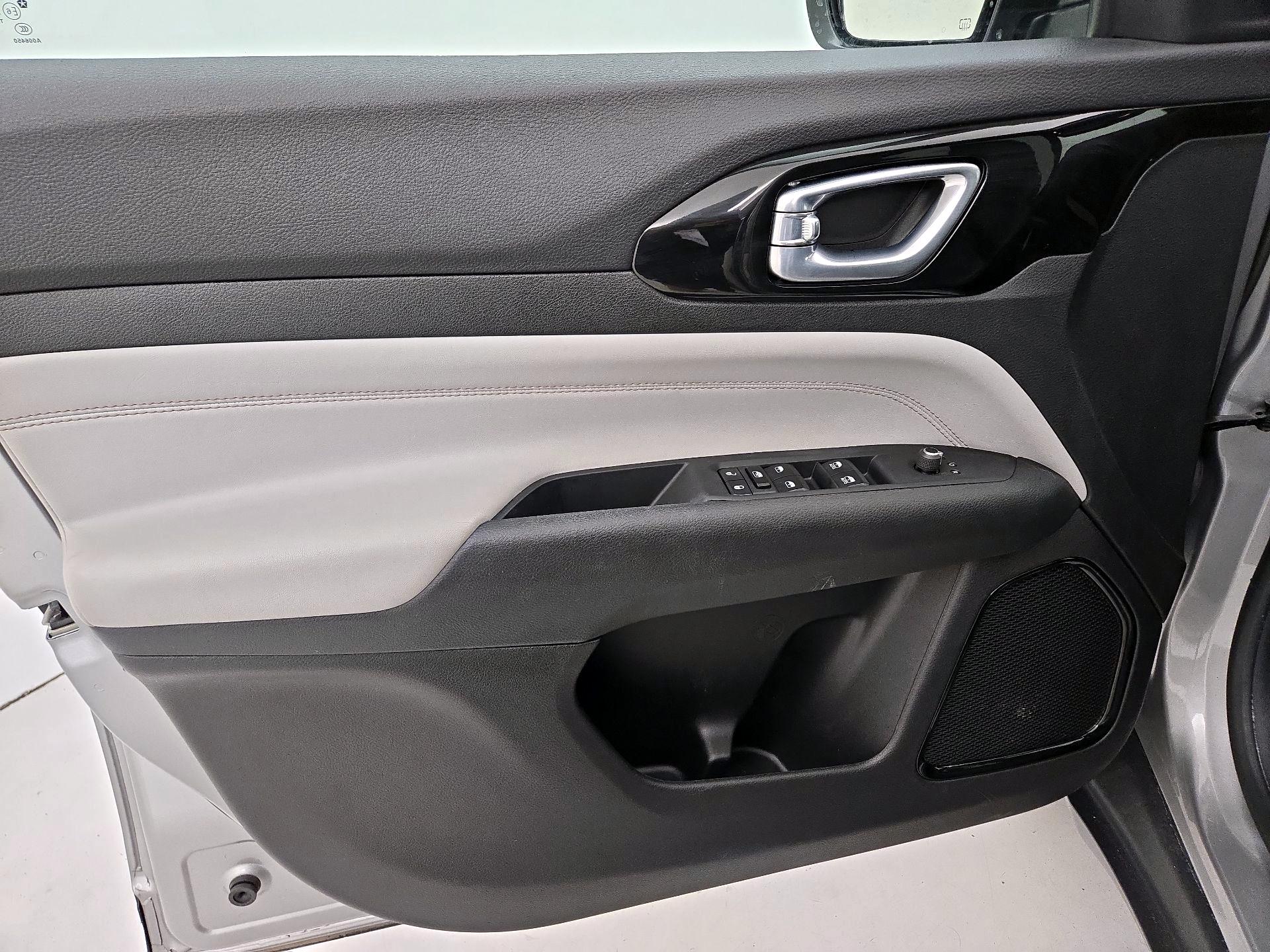 Thumbnail: 2023 Jeep Compass - 12