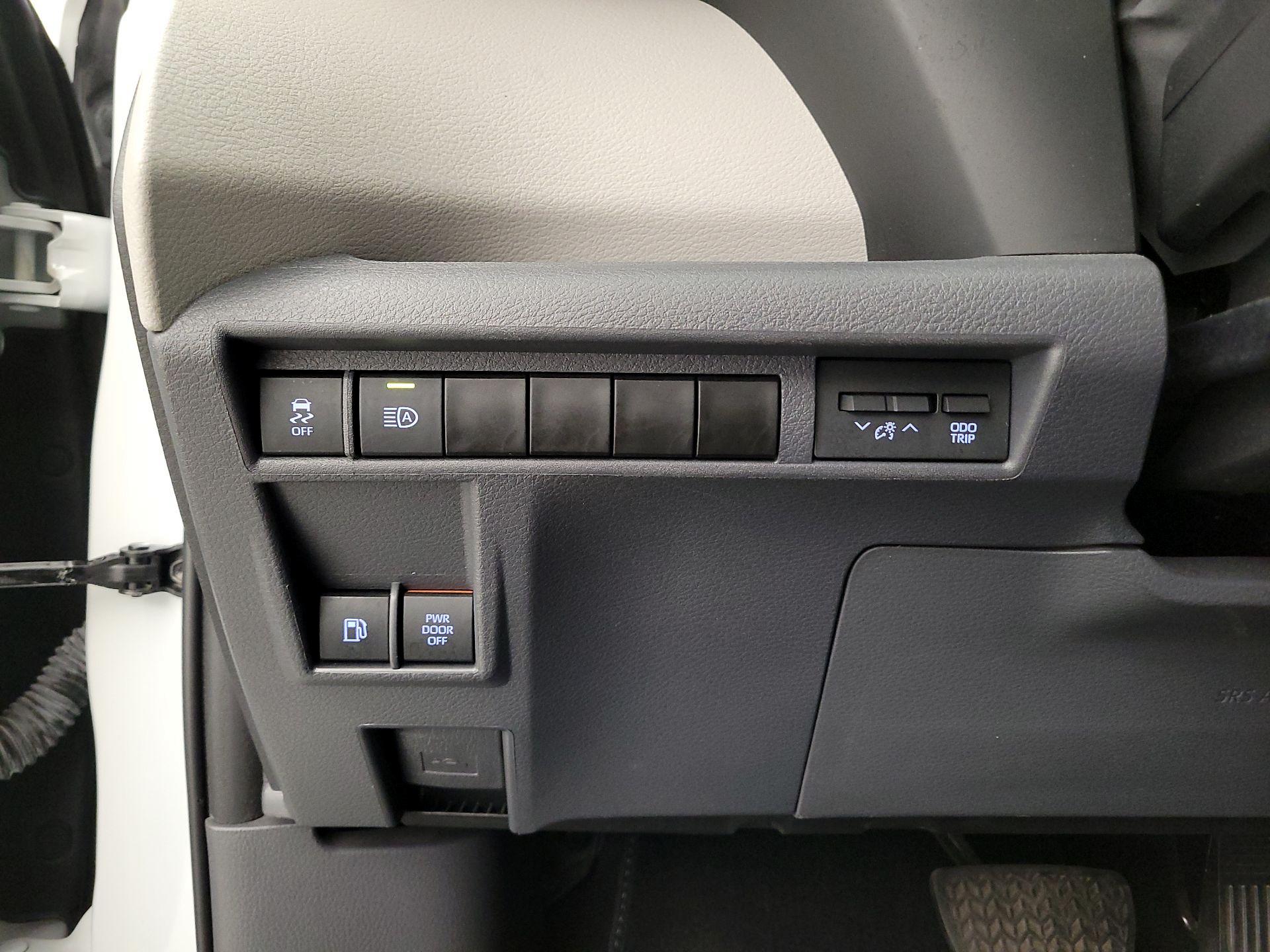 Thumbnail: 2023 Toyota Sienna - 13