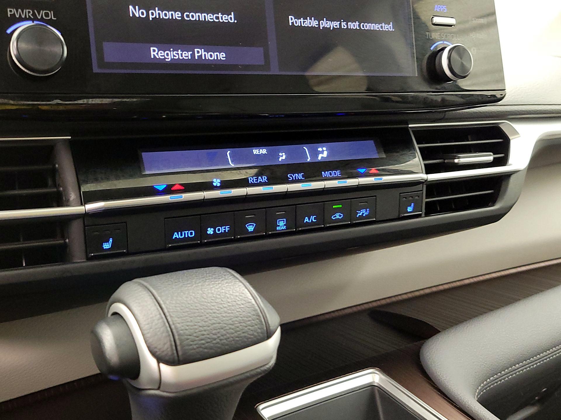 Thumbnail: 2023 Toyota Sienna - 16