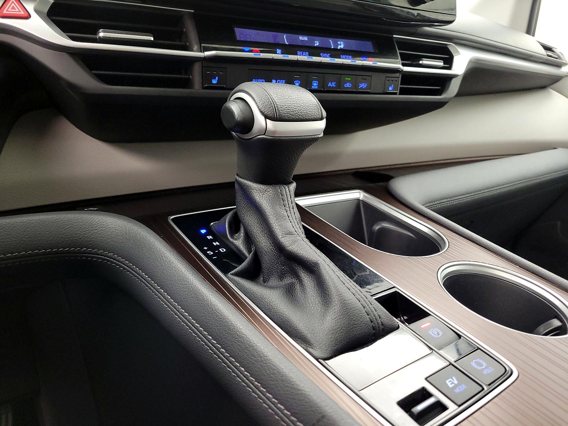 Thumbnail: 2023 Toyota Sienna - 17