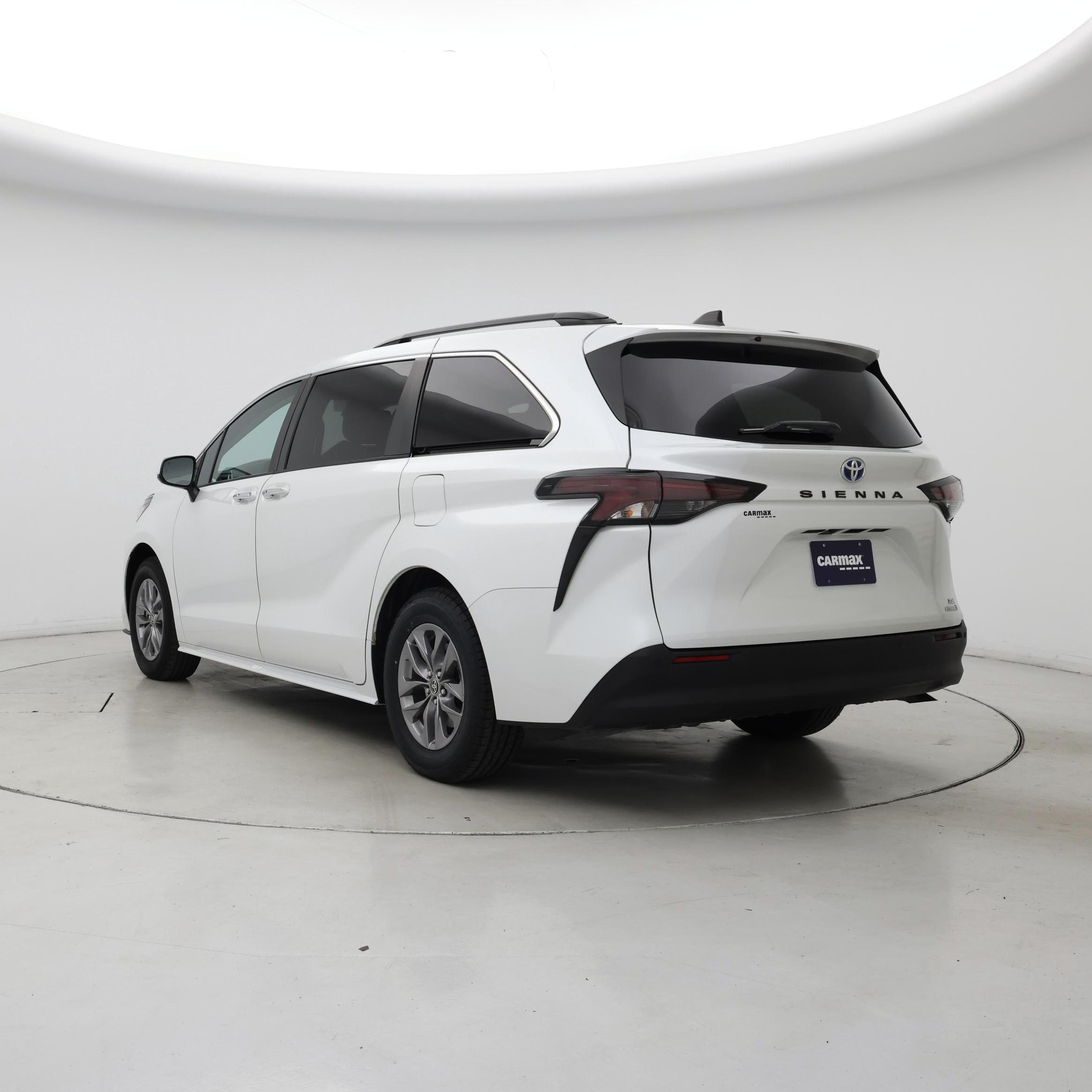 Thumbnail: 2023 Toyota Sienna - 2