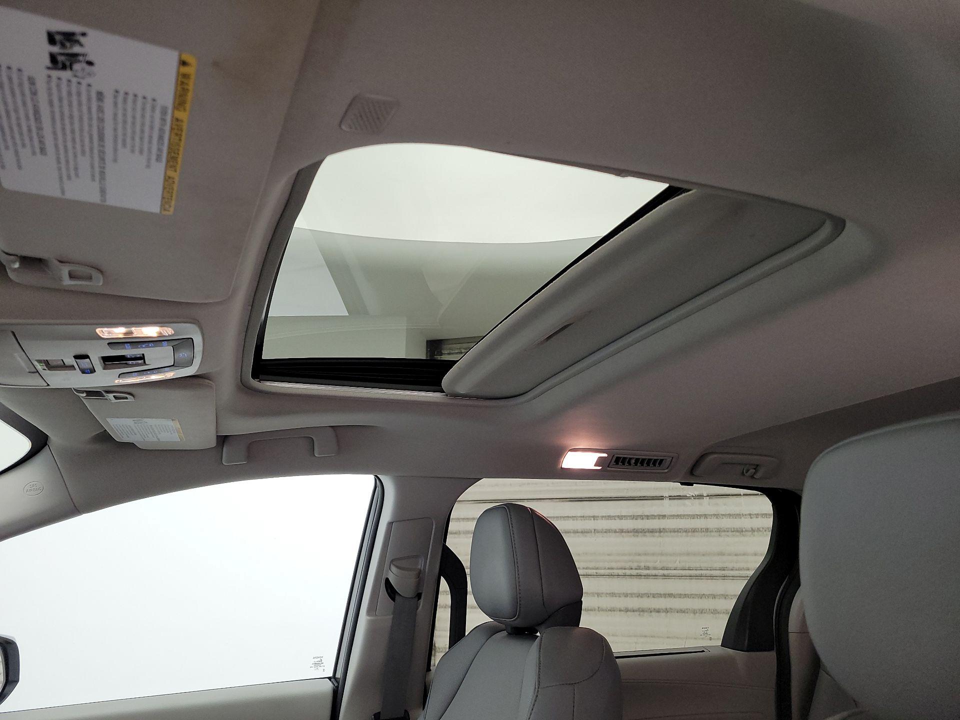 Thumbnail: 2023 Toyota Sienna - 19