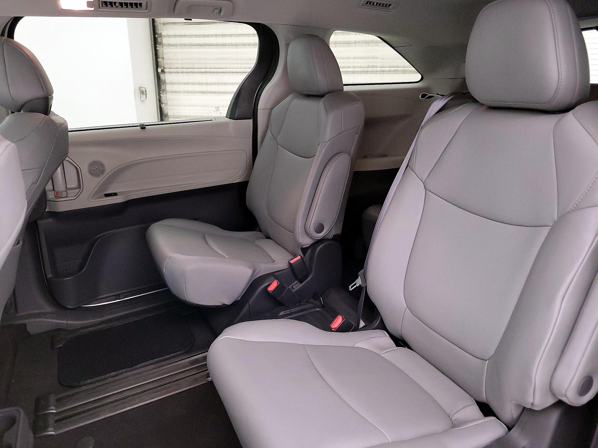 Thumbnail: 2023 Toyota Sienna - 20