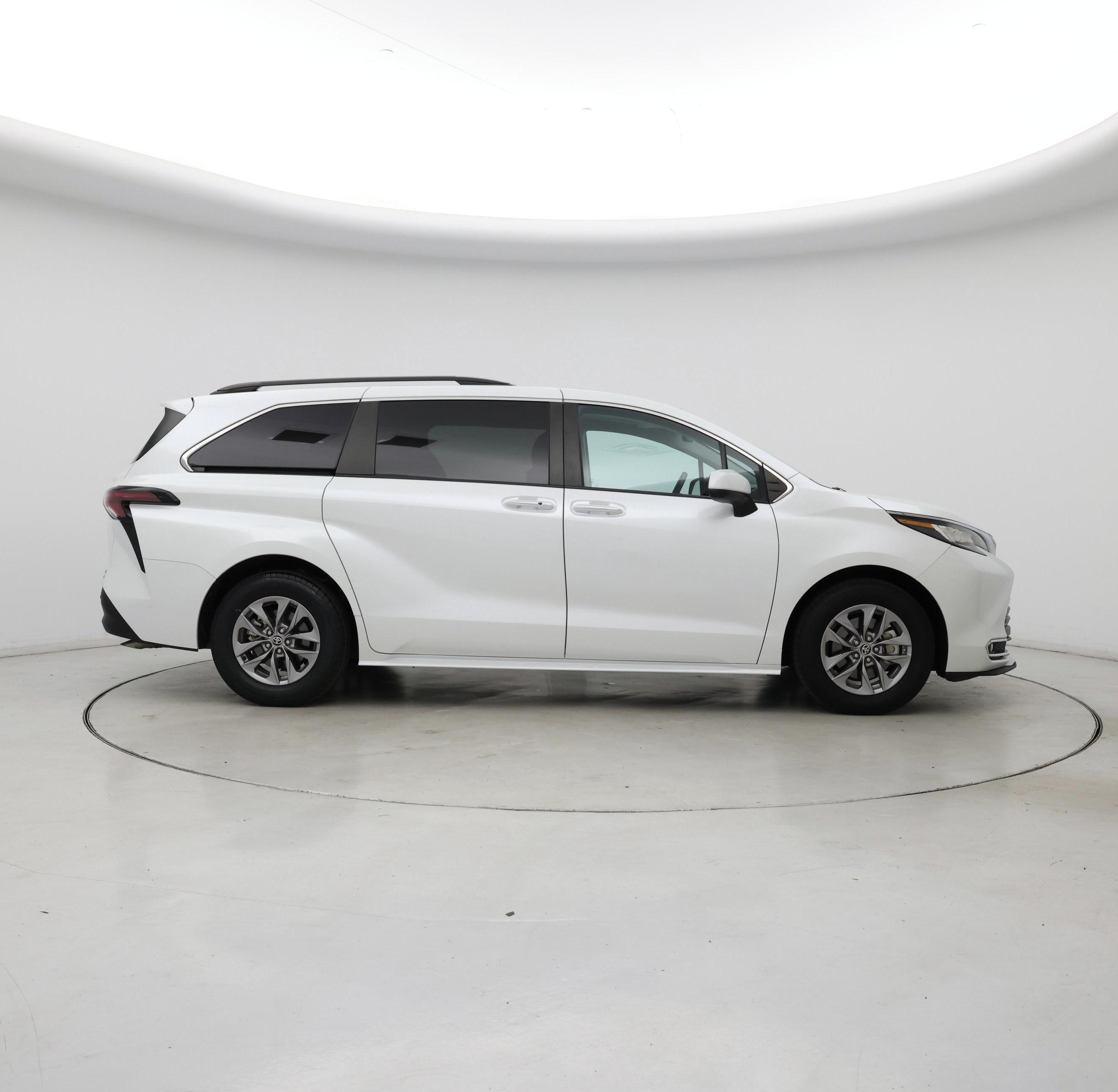 Thumbnail: 2023 Toyota Sienna - 7