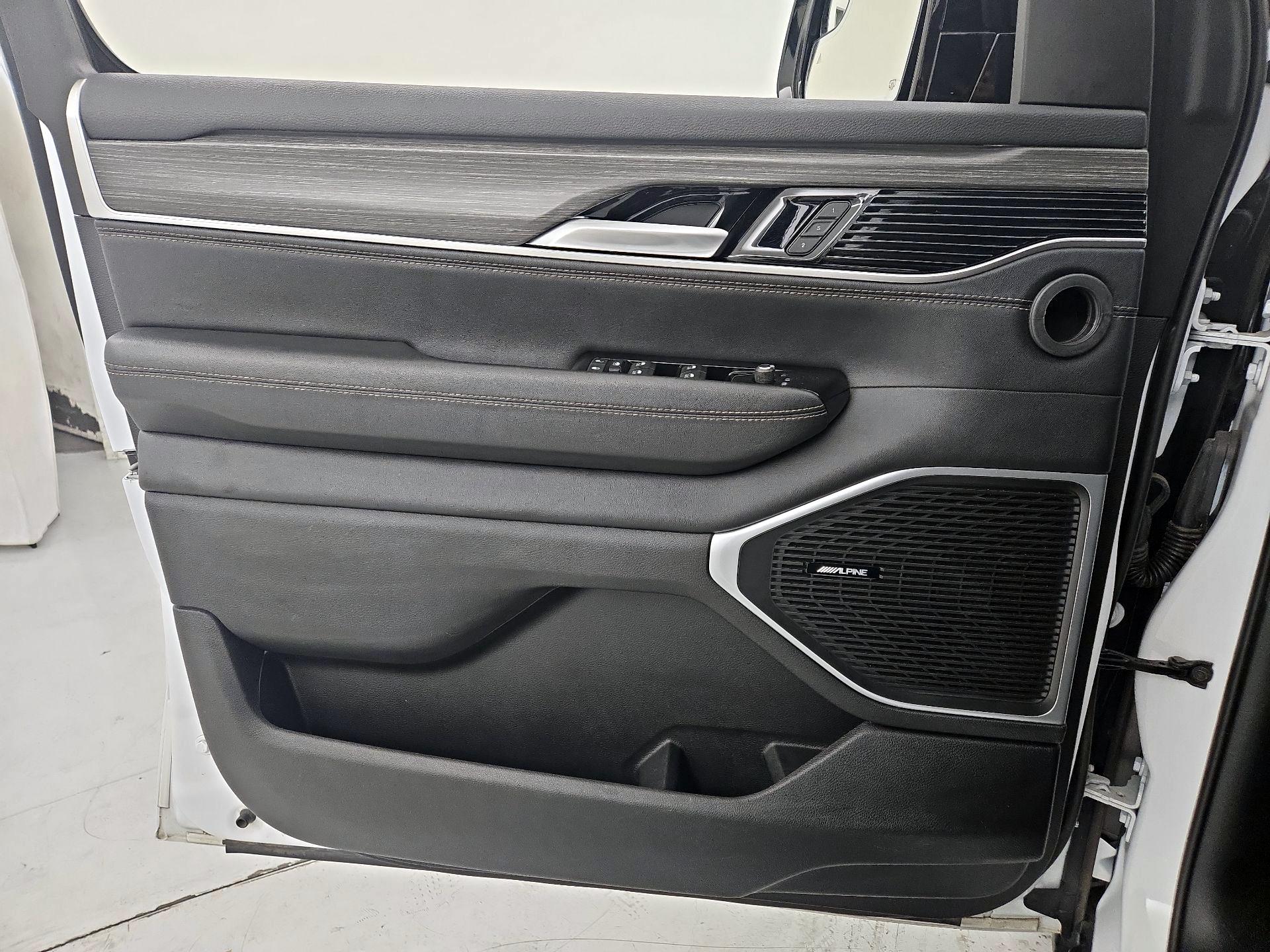 Thumbnail: 2024 Jeep Wagoneer - 12