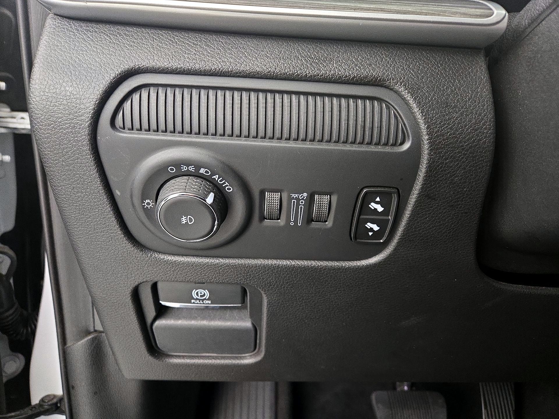 Thumbnail: 2024 Jeep Wagoneer - 13