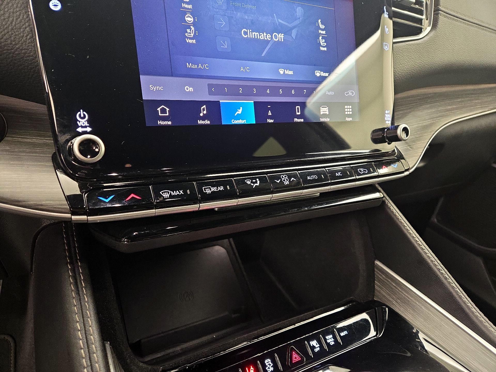 Thumbnail: 2024 Jeep Wagoneer - 17