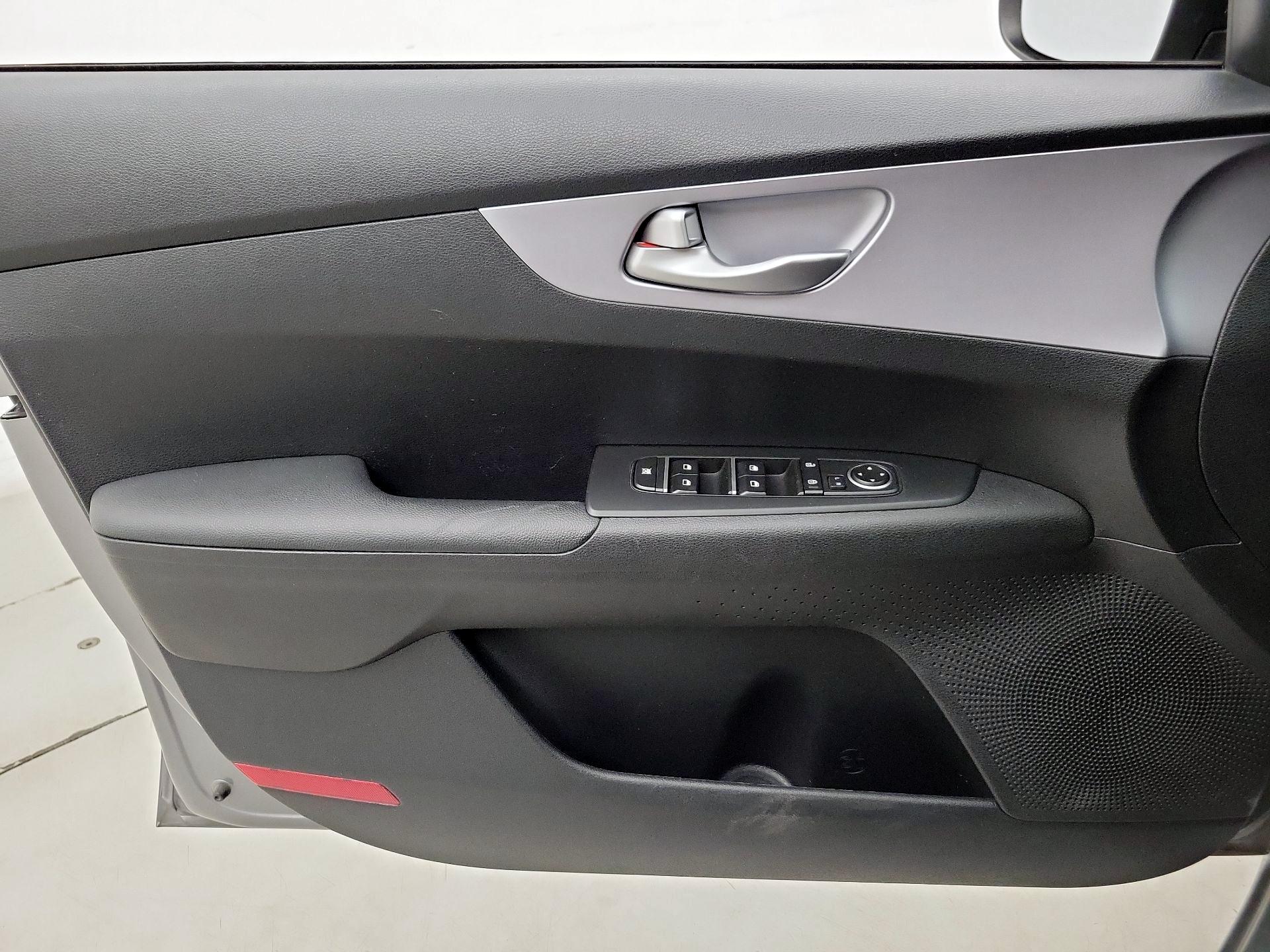 Thumbnail: 2024 Kia Forte - 12