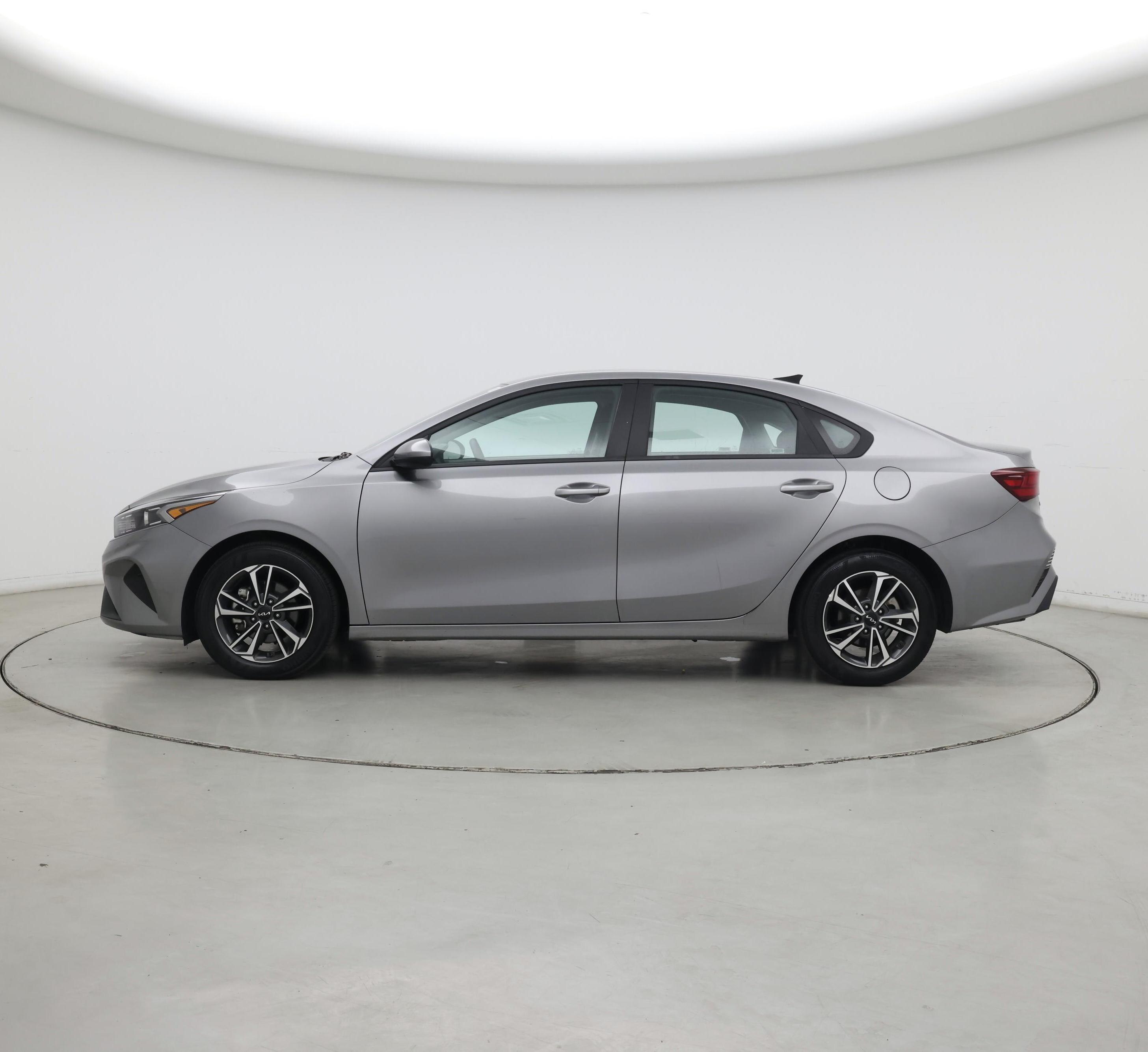 Thumbnail: 2024 Kia Forte - 3