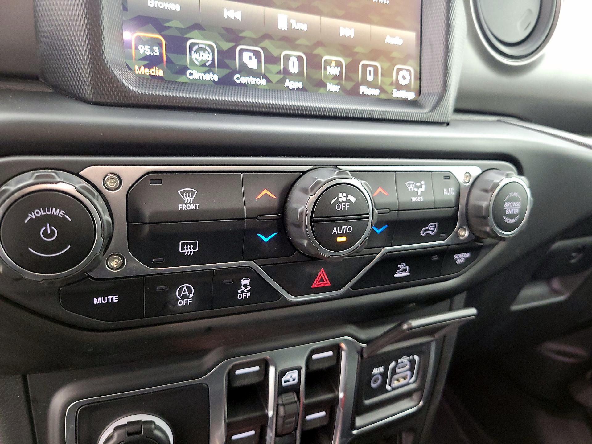 Thumbnail: 2023 Jeep Gladiator - 17