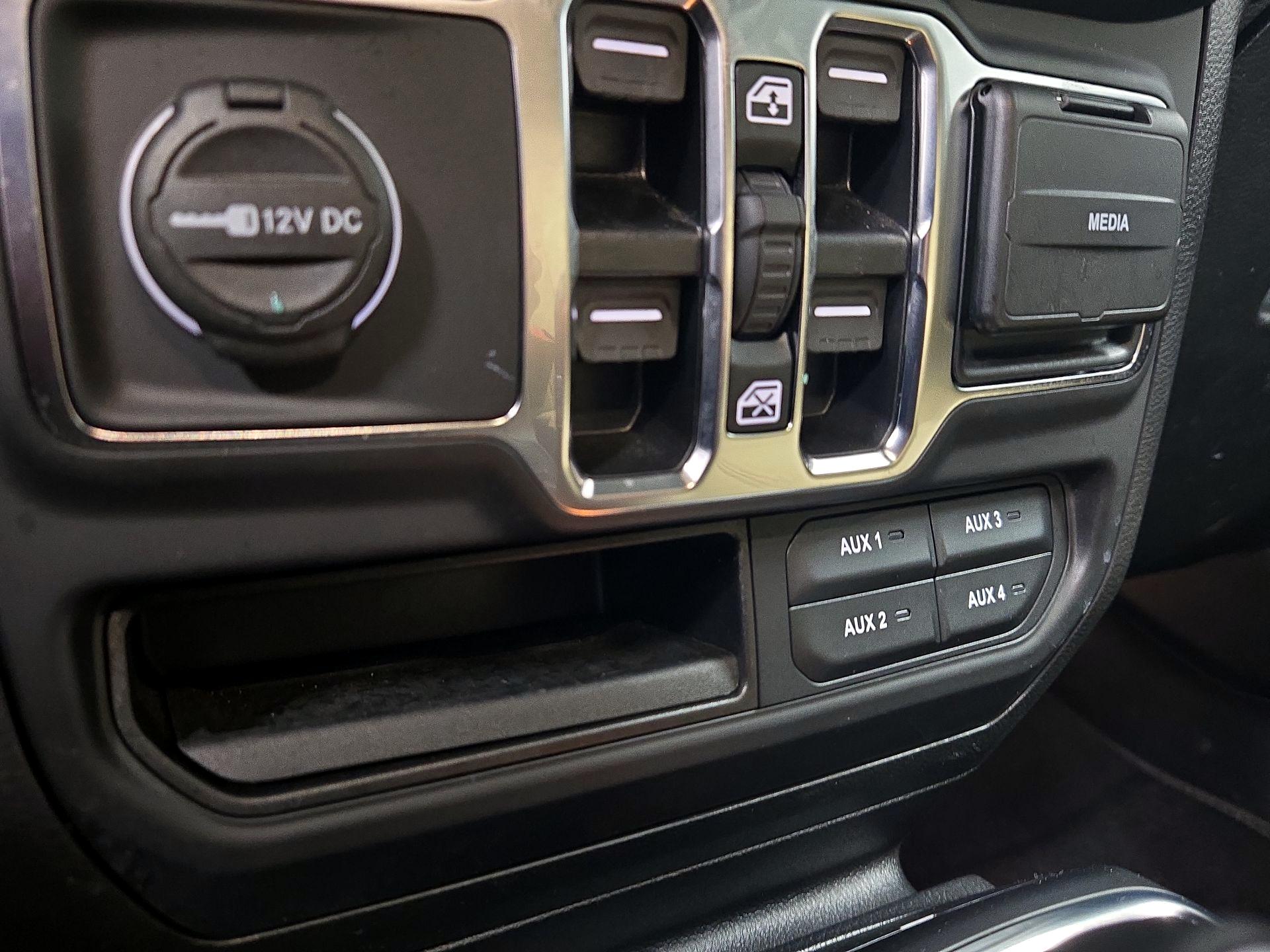 Thumbnail: 2021 Jeep Wrangler - 18