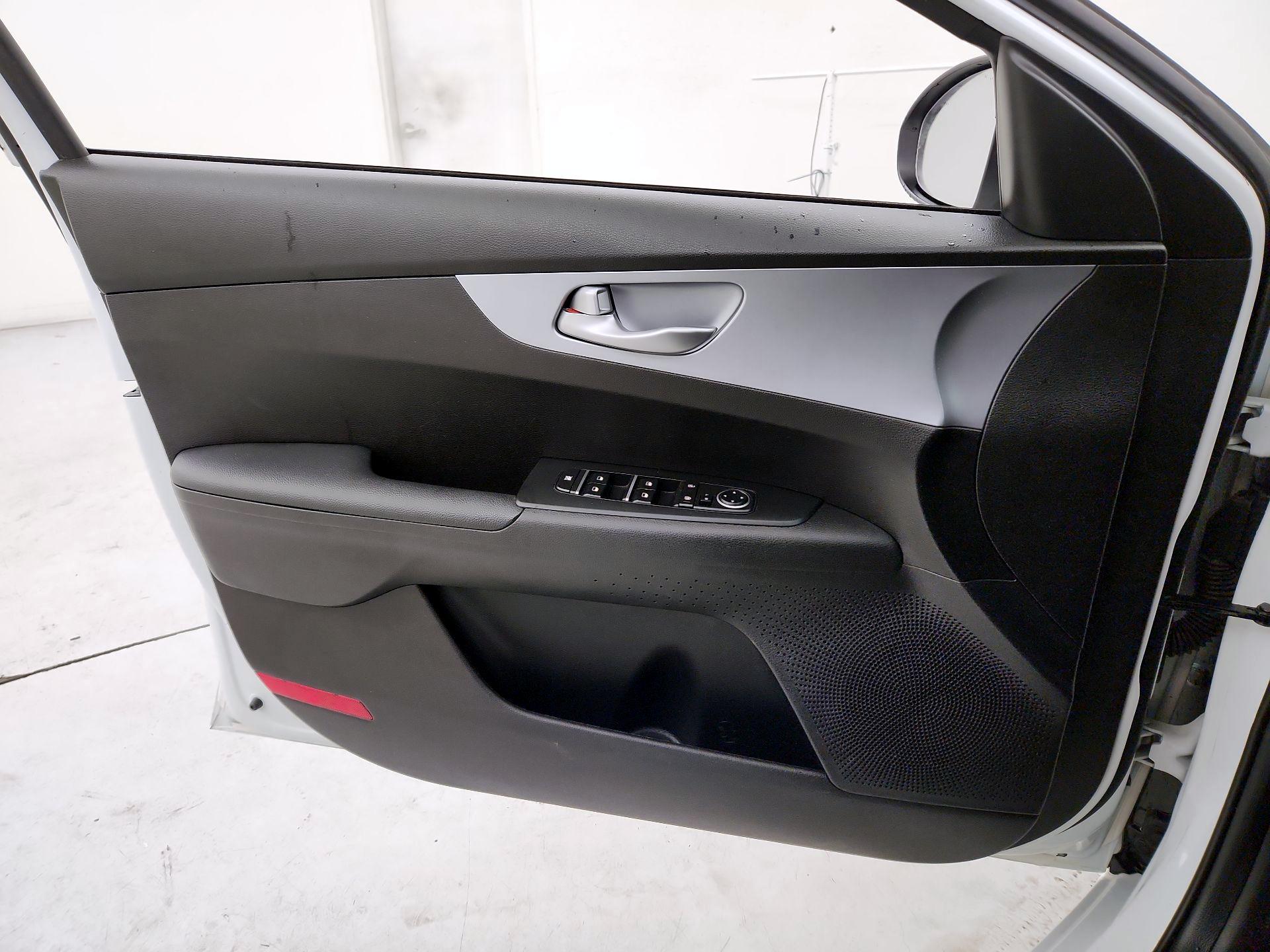 Thumbnail: 2023 Kia Forte - 12