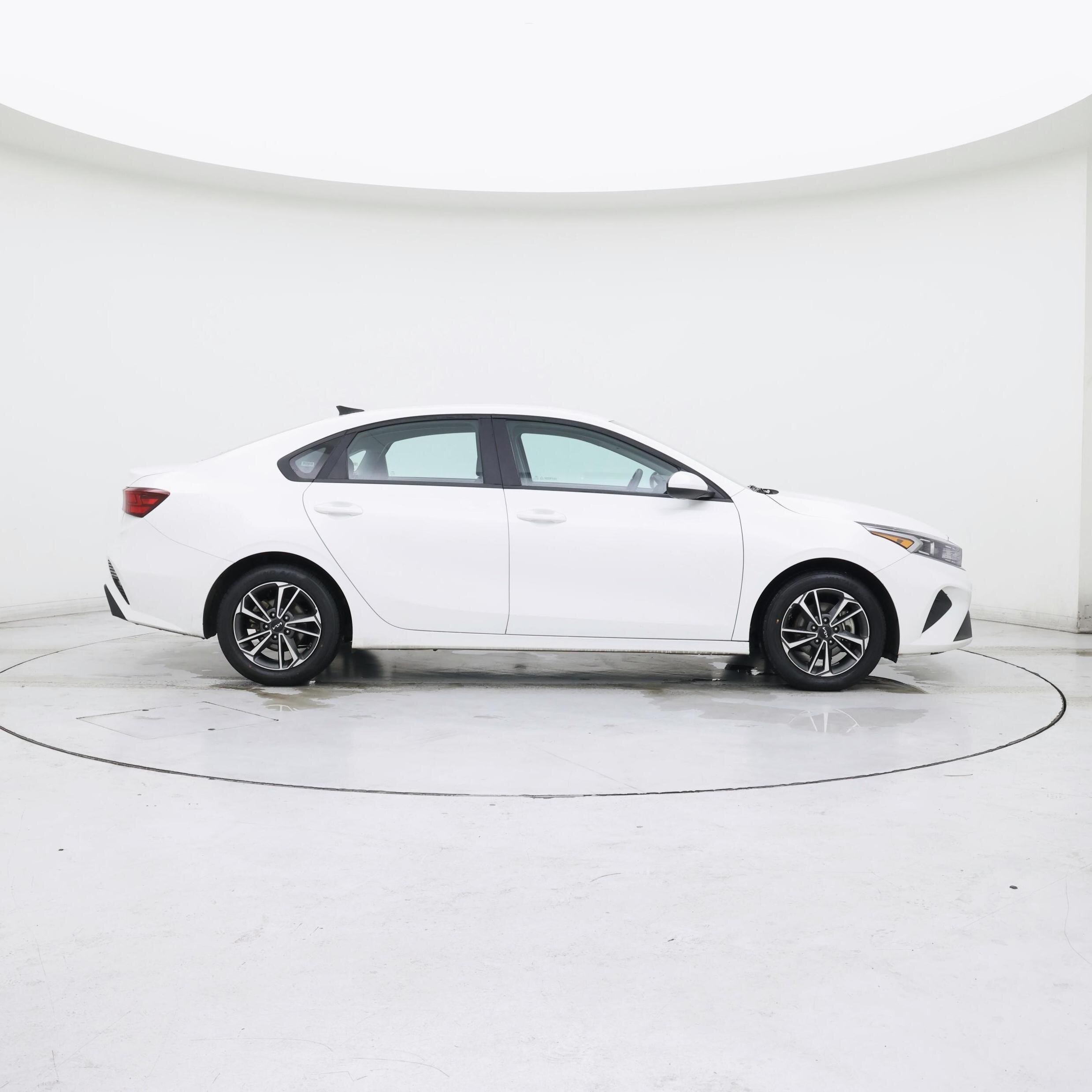 Thumbnail: 2023 Kia Forte - 7