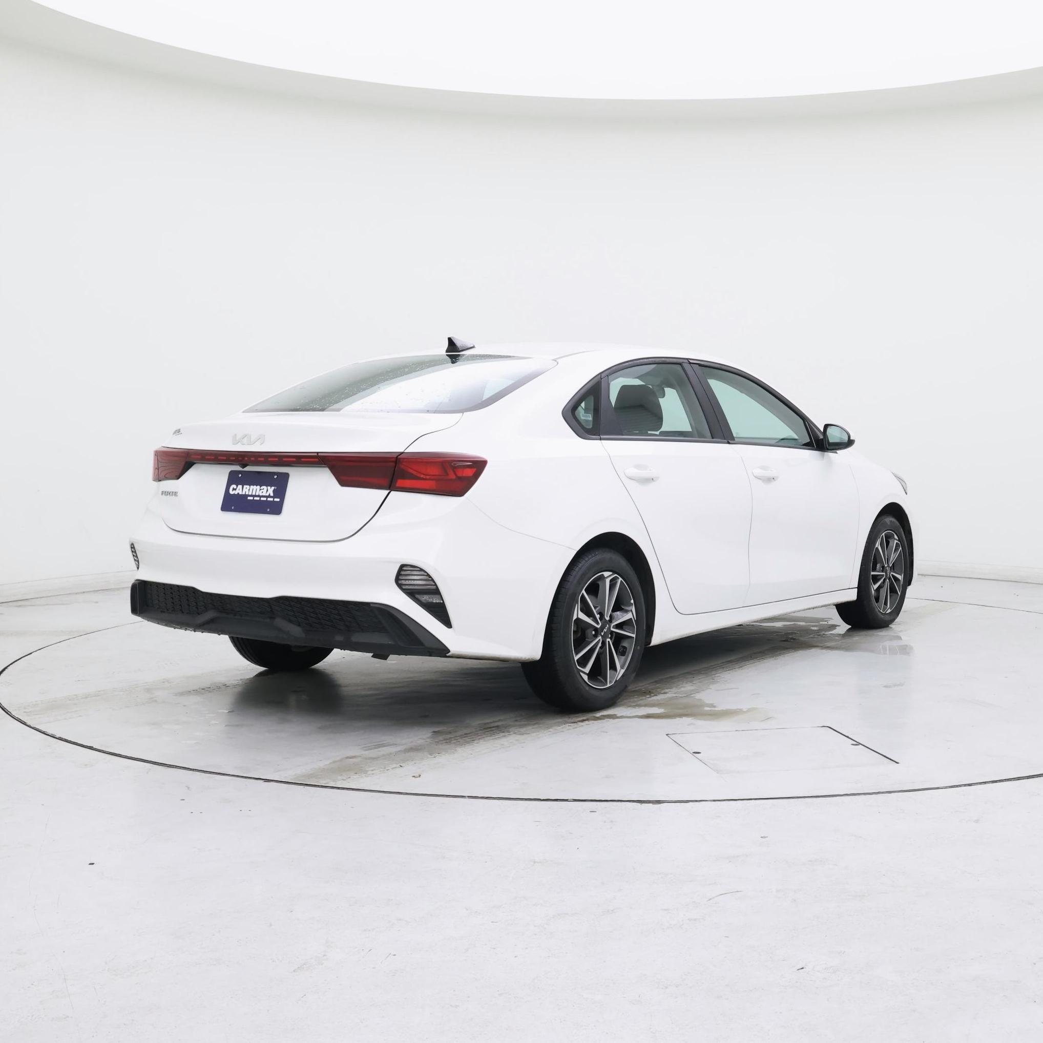 Thumbnail: 2023 Kia Forte - 8