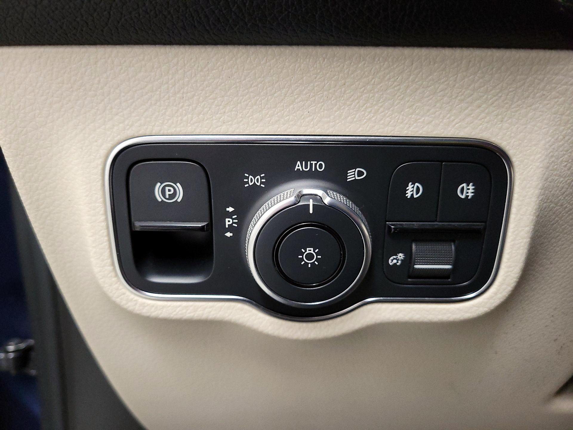 Thumbnail: 2021 Mercedes-Benz GLB - 11