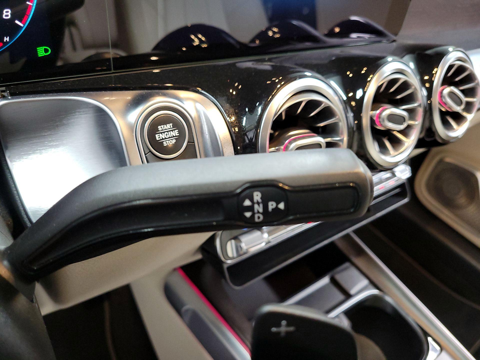 Thumbnail: 2021 Mercedes-Benz GLB - 15