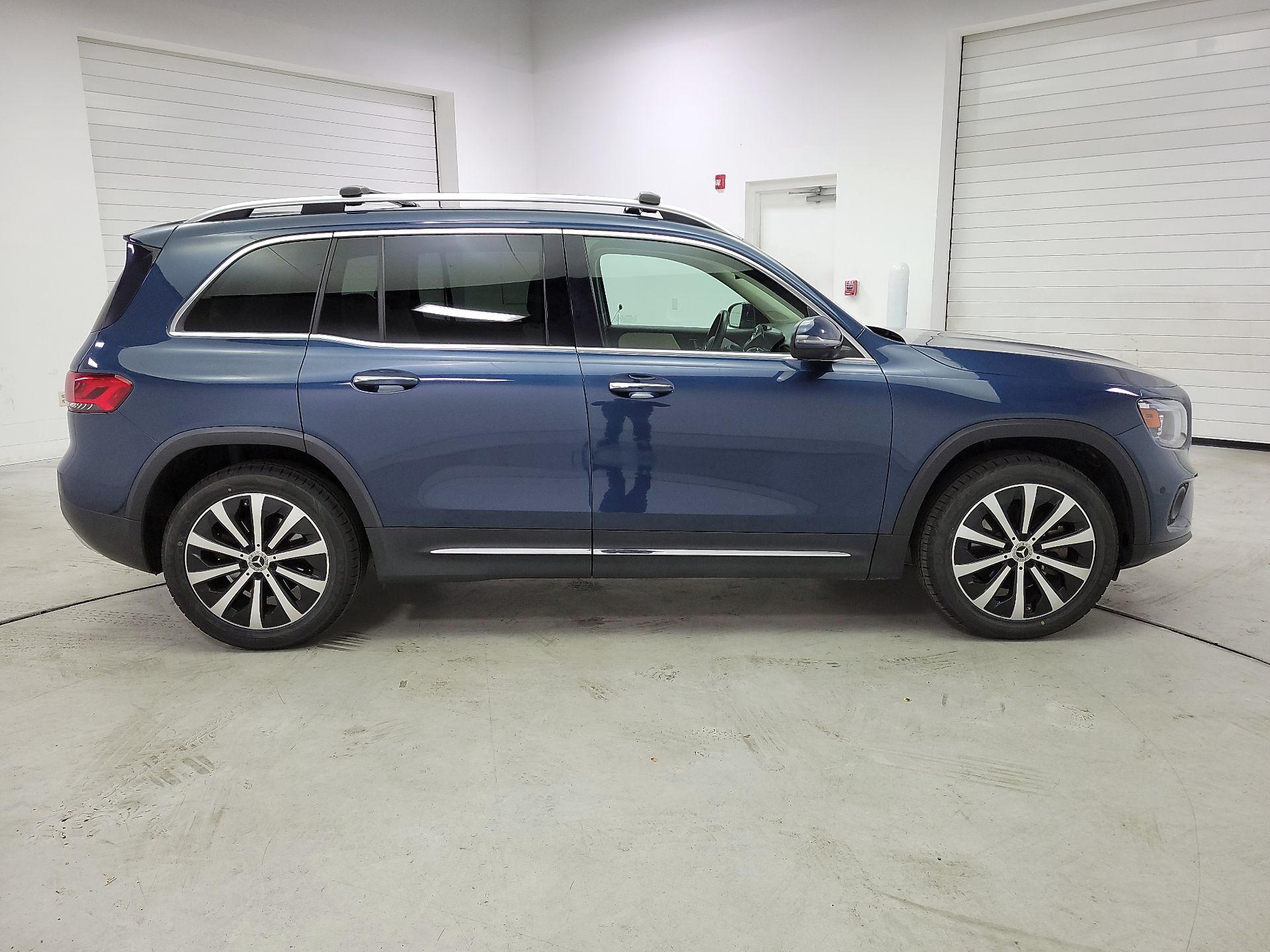 Thumbnail: 2021 Mercedes-Benz GLB - 4