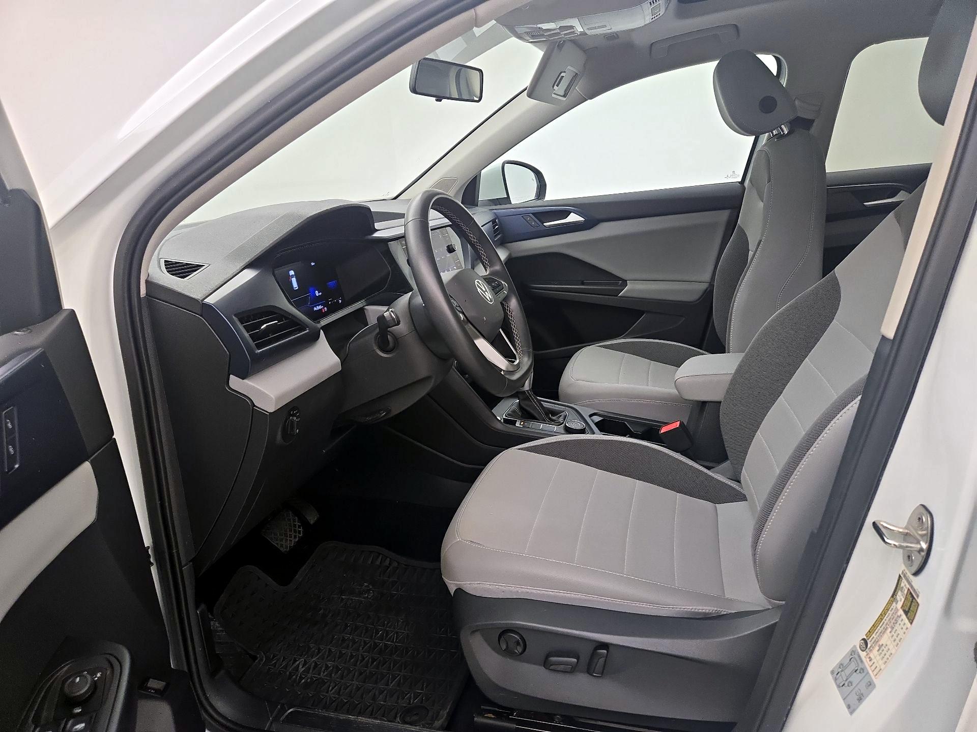 Thumbnail: 2022 Volkswagen Taos - 11