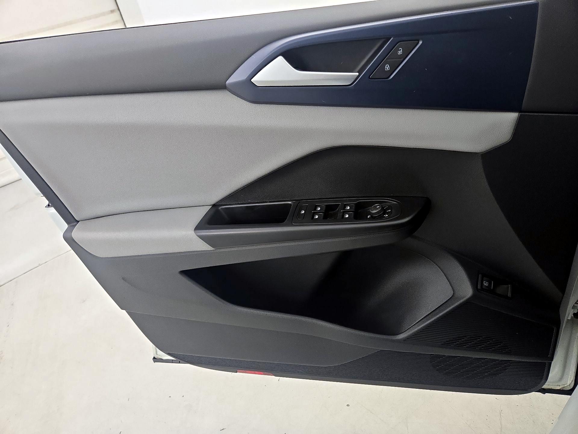 Thumbnail: 2022 Volkswagen Taos - 12