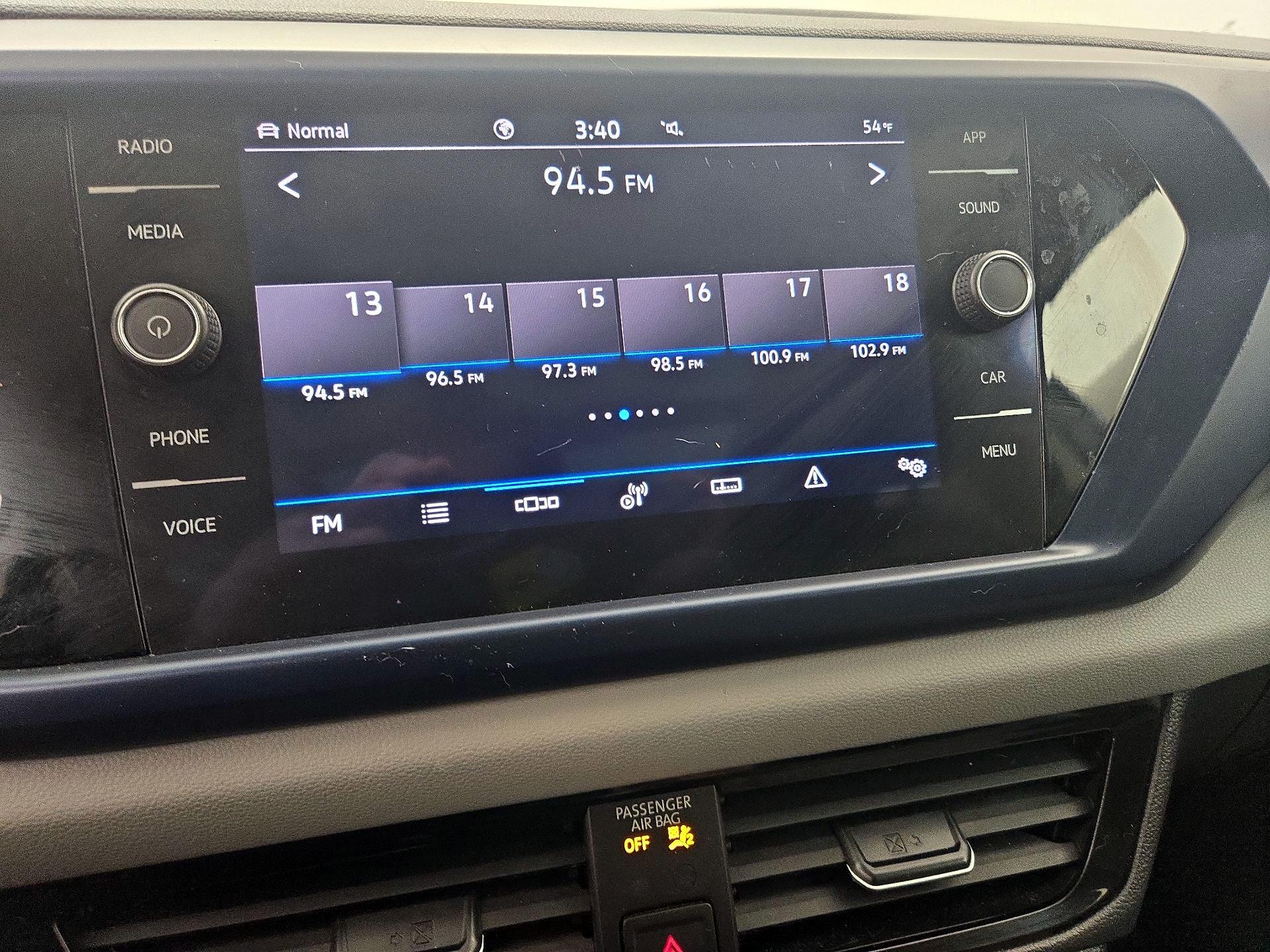 Thumbnail: 2022 Volkswagen Taos - 15