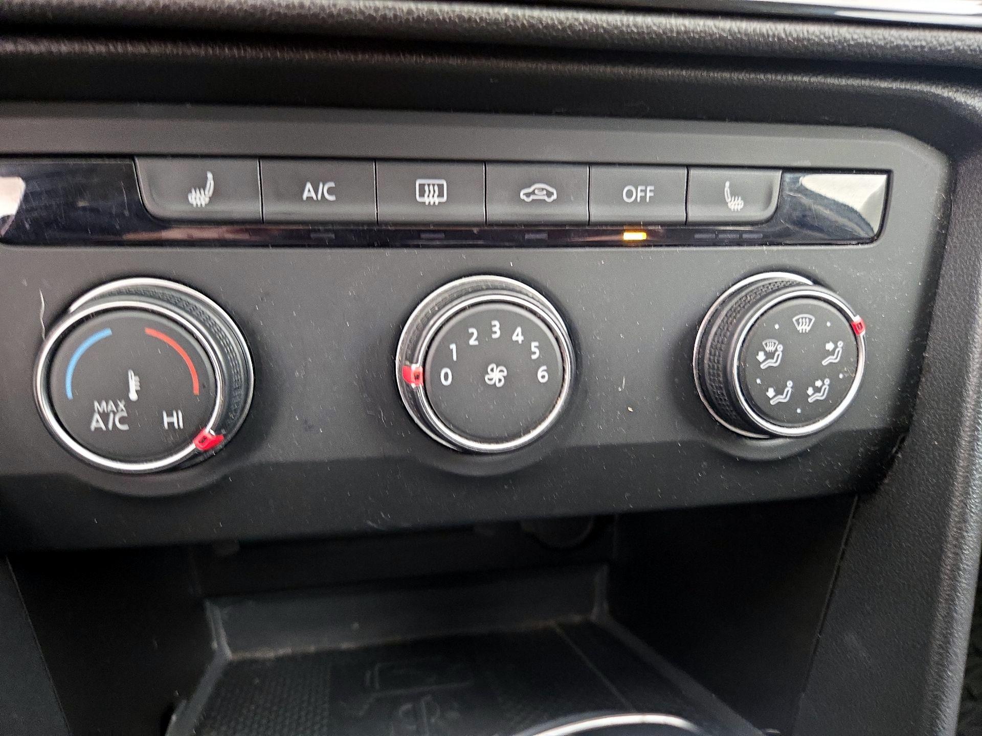 Thumbnail: 2022 Volkswagen Taos - 16