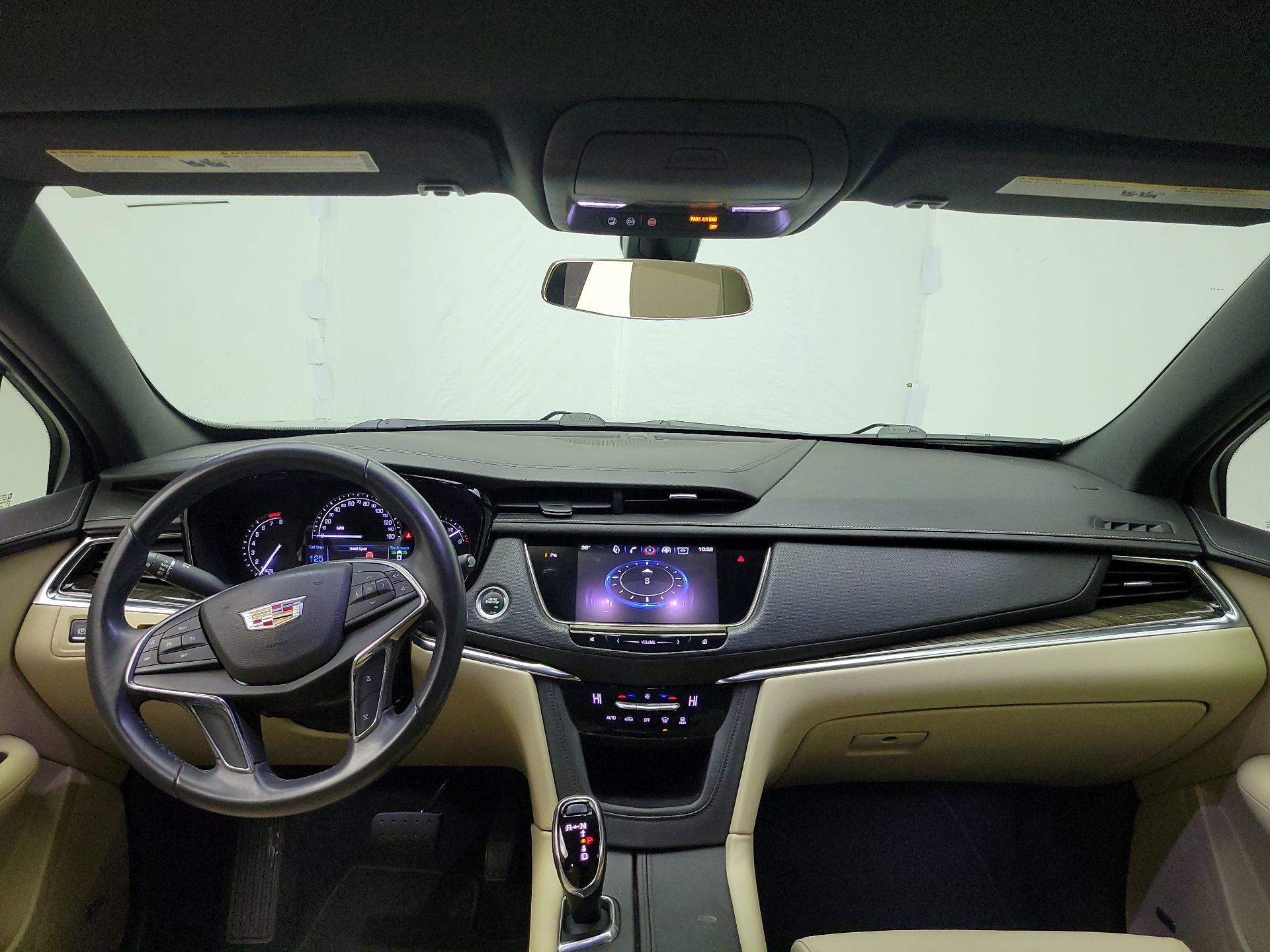 Thumbnail: 2017 Cadillac XT5 - 9