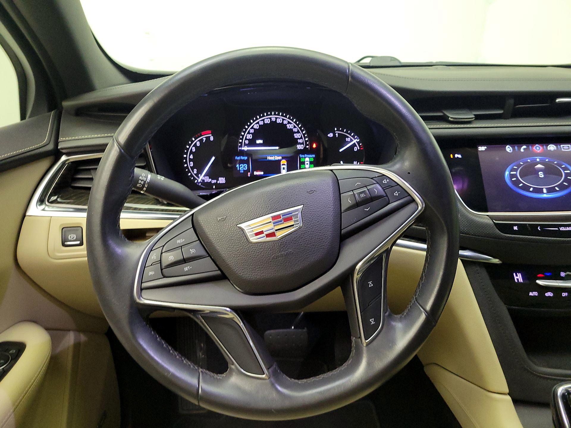 Thumbnail: 2017 Cadillac XT5 - 10