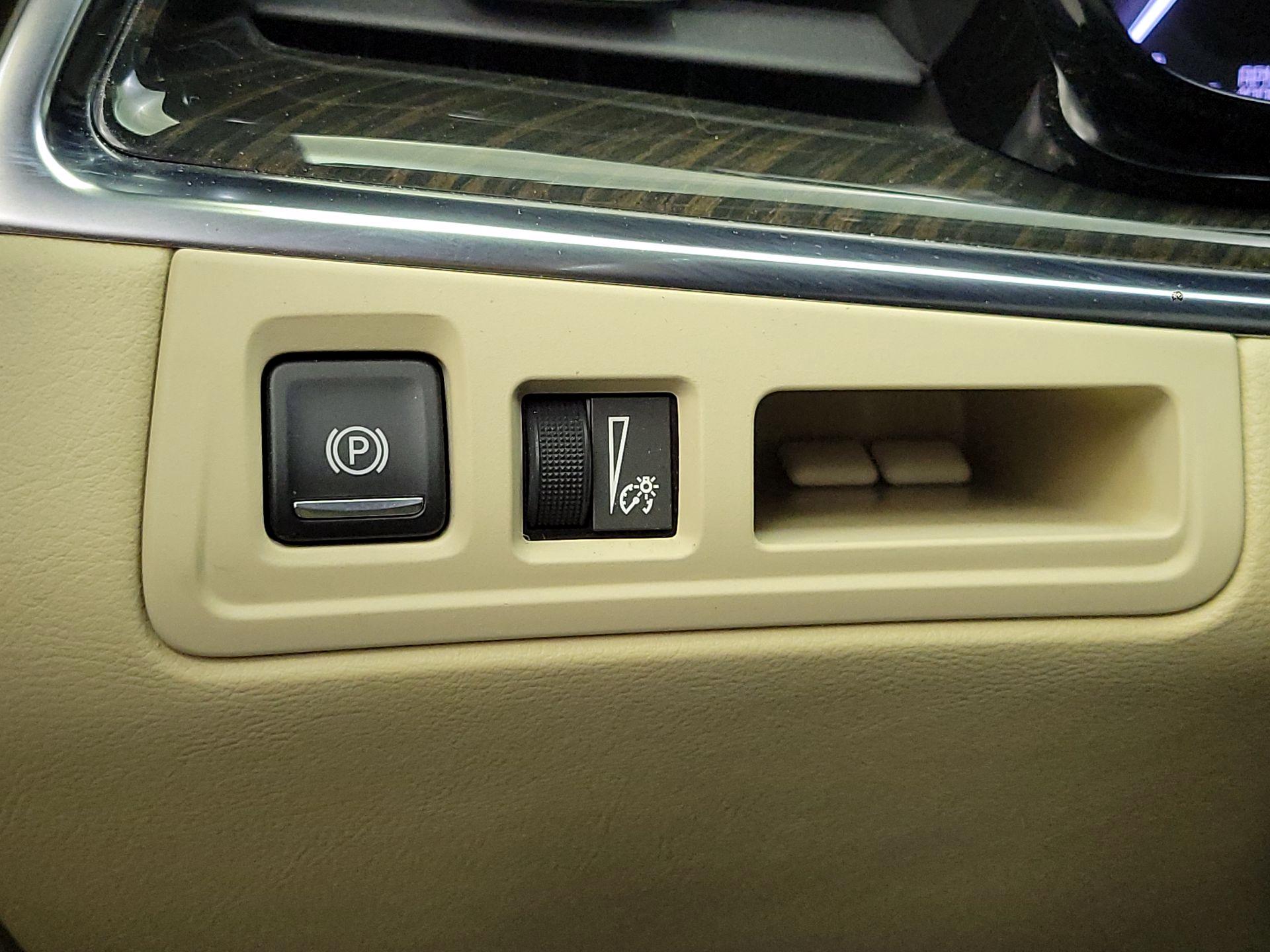 Thumbnail: 2017 Cadillac XT5 - 13