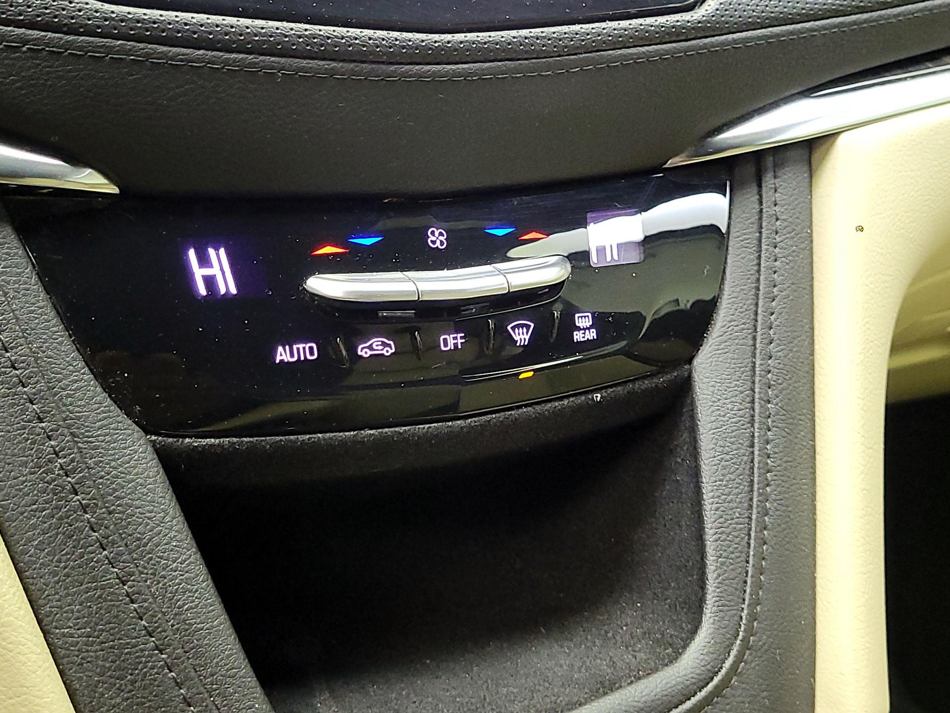 Thumbnail: 2017 Cadillac XT5 - 16