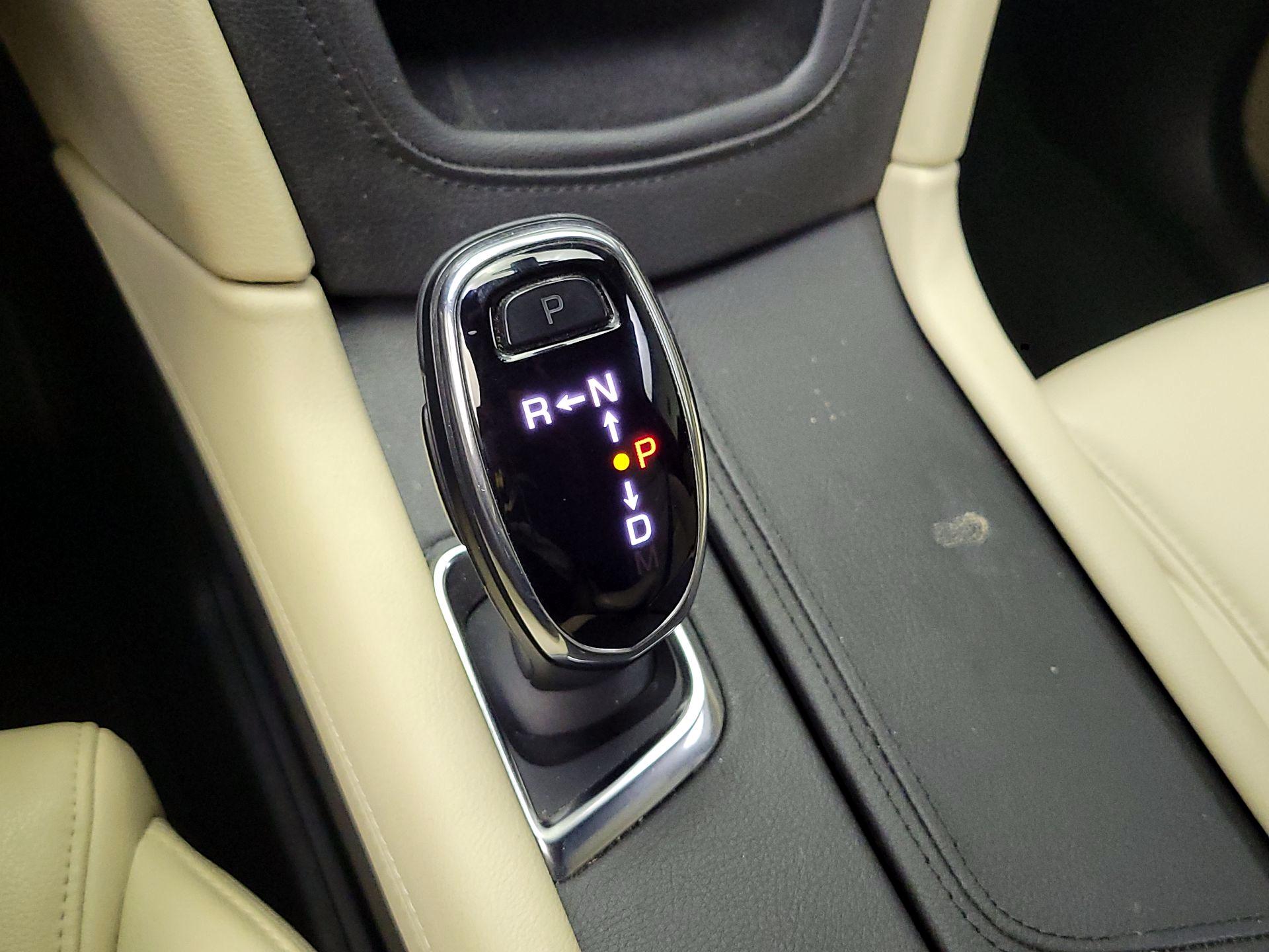 Thumbnail: 2017 Cadillac XT5 - 17