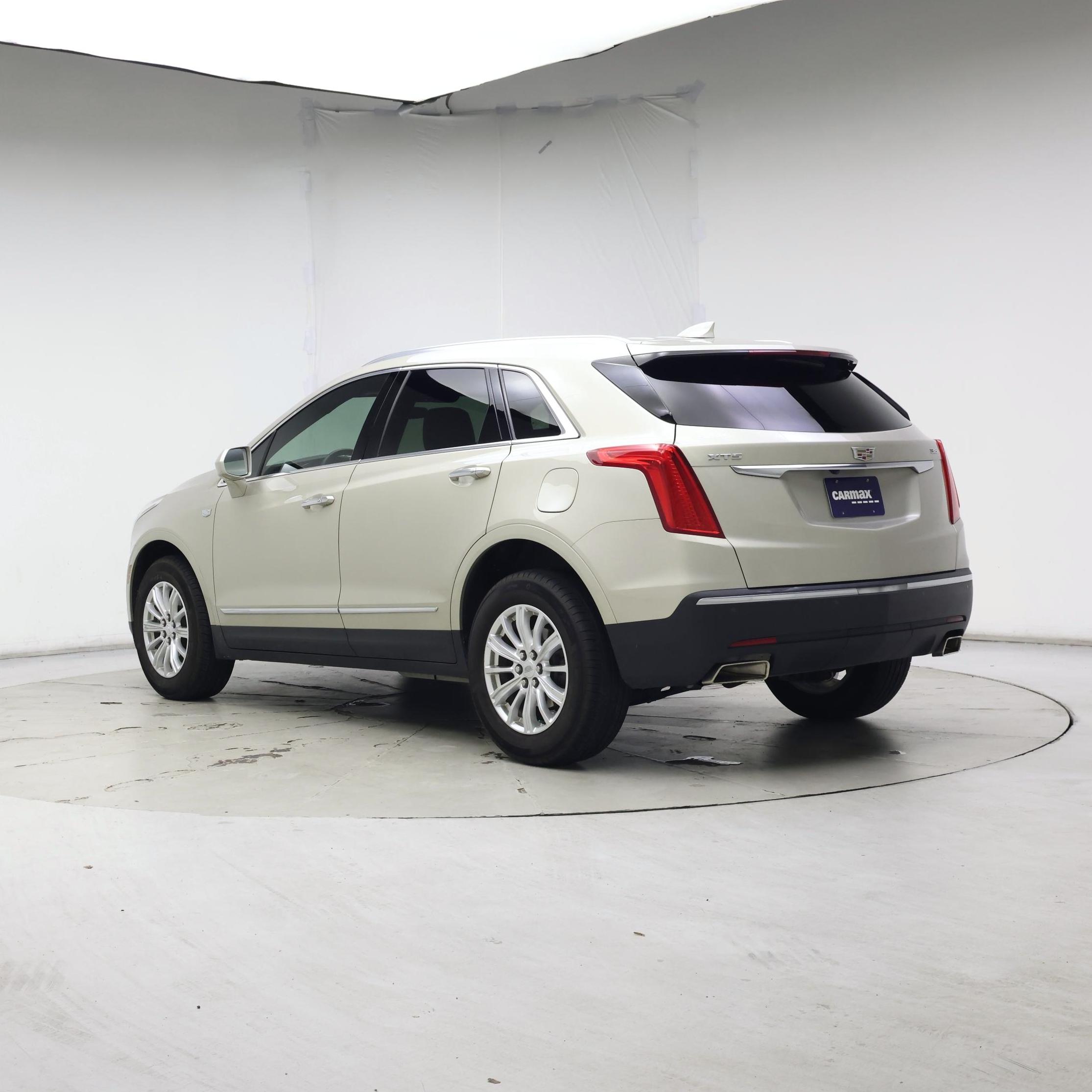 Thumbnail: 2017 Cadillac XT5 - 2
