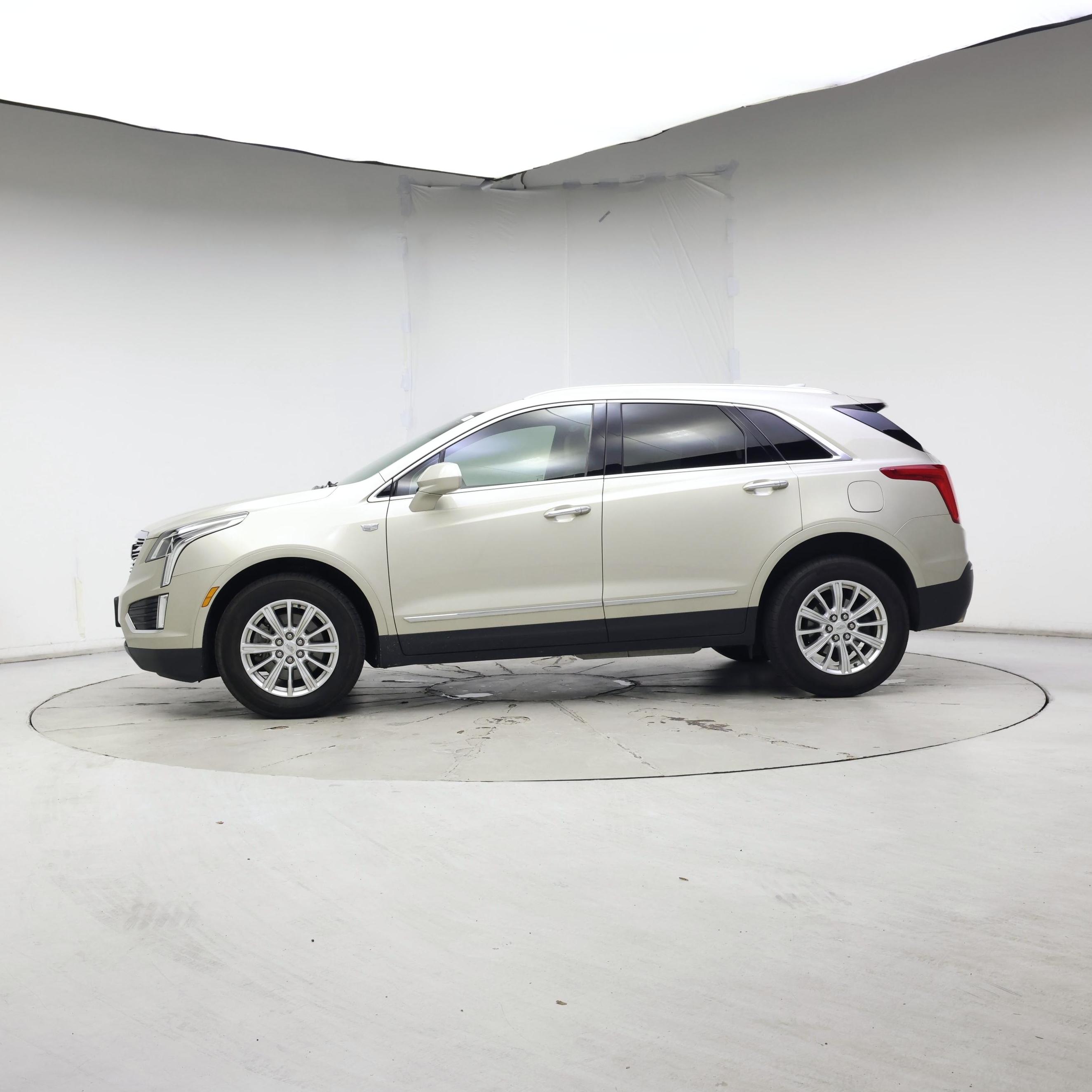 Thumbnail: 2017 Cadillac XT5 - 3