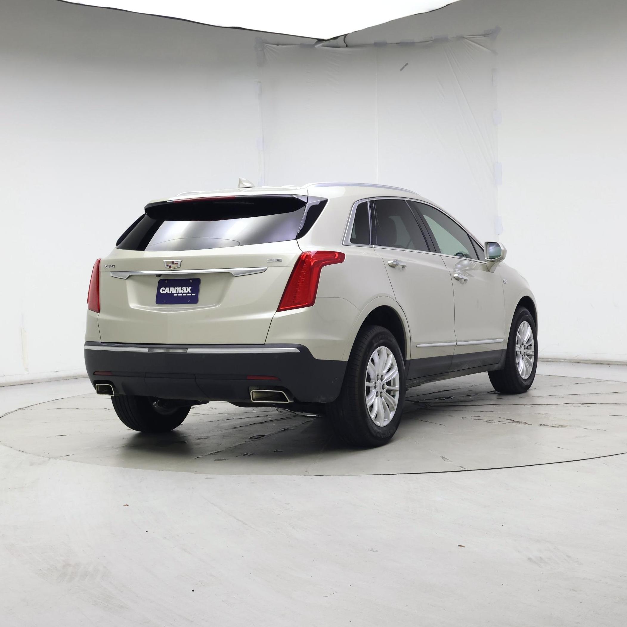 Thumbnail: 2017 Cadillac XT5 - 8