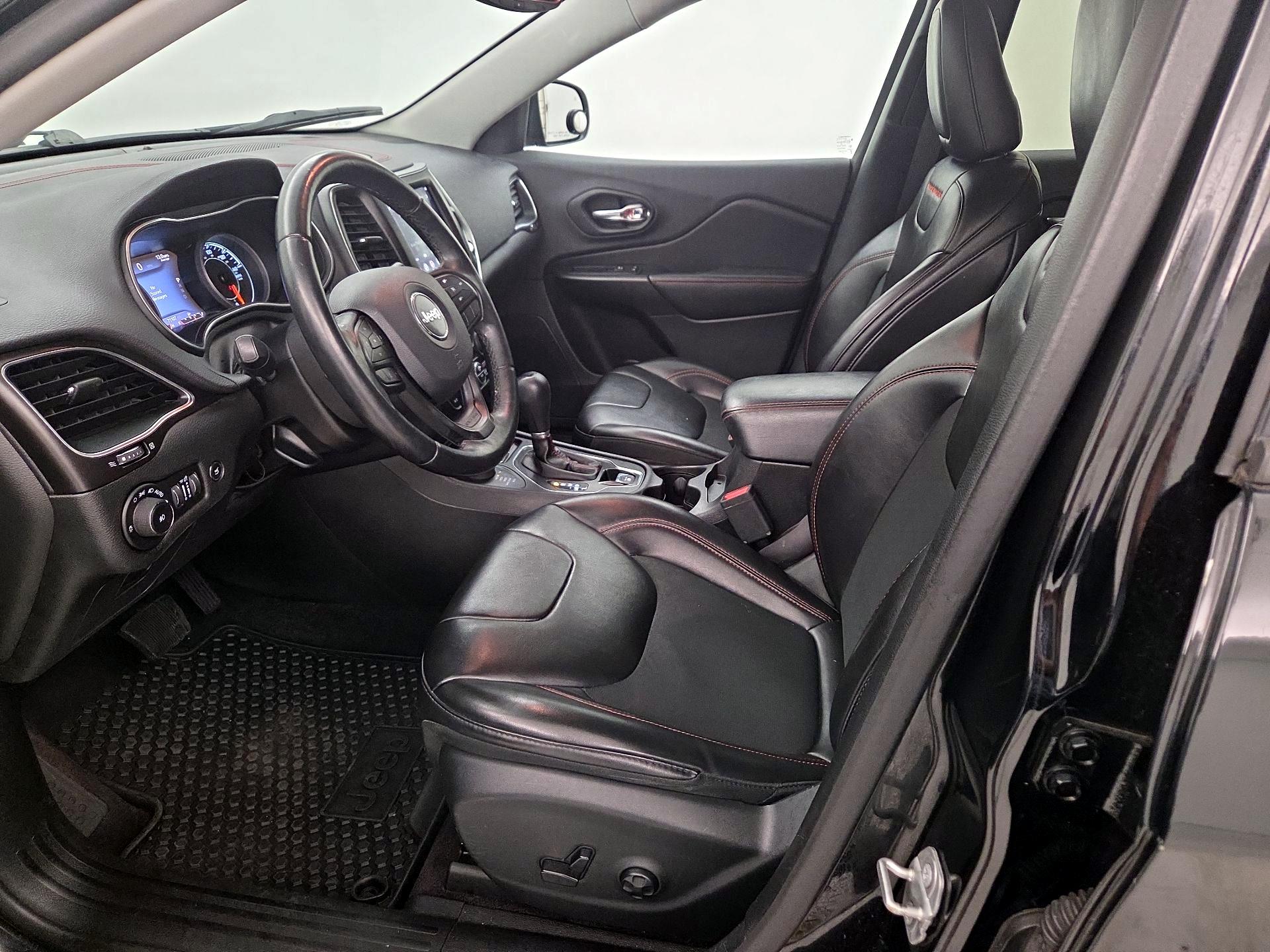 Thumbnail: 2019 Jeep Cherokee - 11