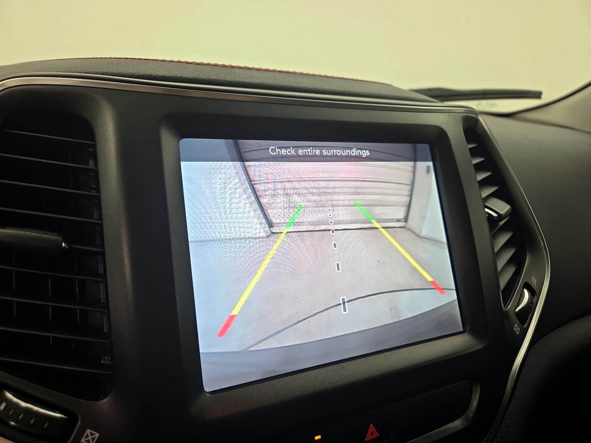 Thumbnail: 2019 Jeep Cherokee - 14