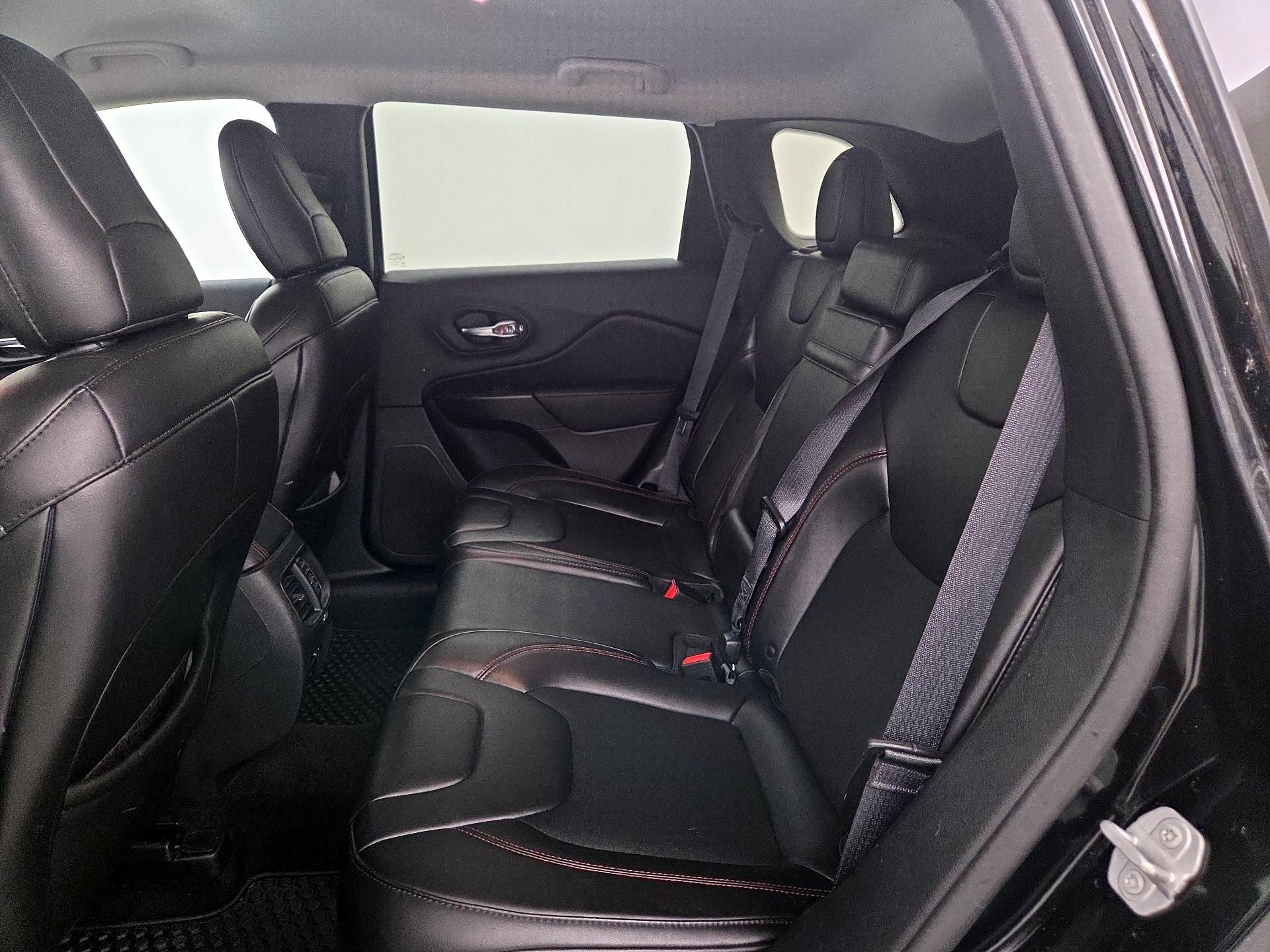 Thumbnail: 2019 Jeep Cherokee - 19