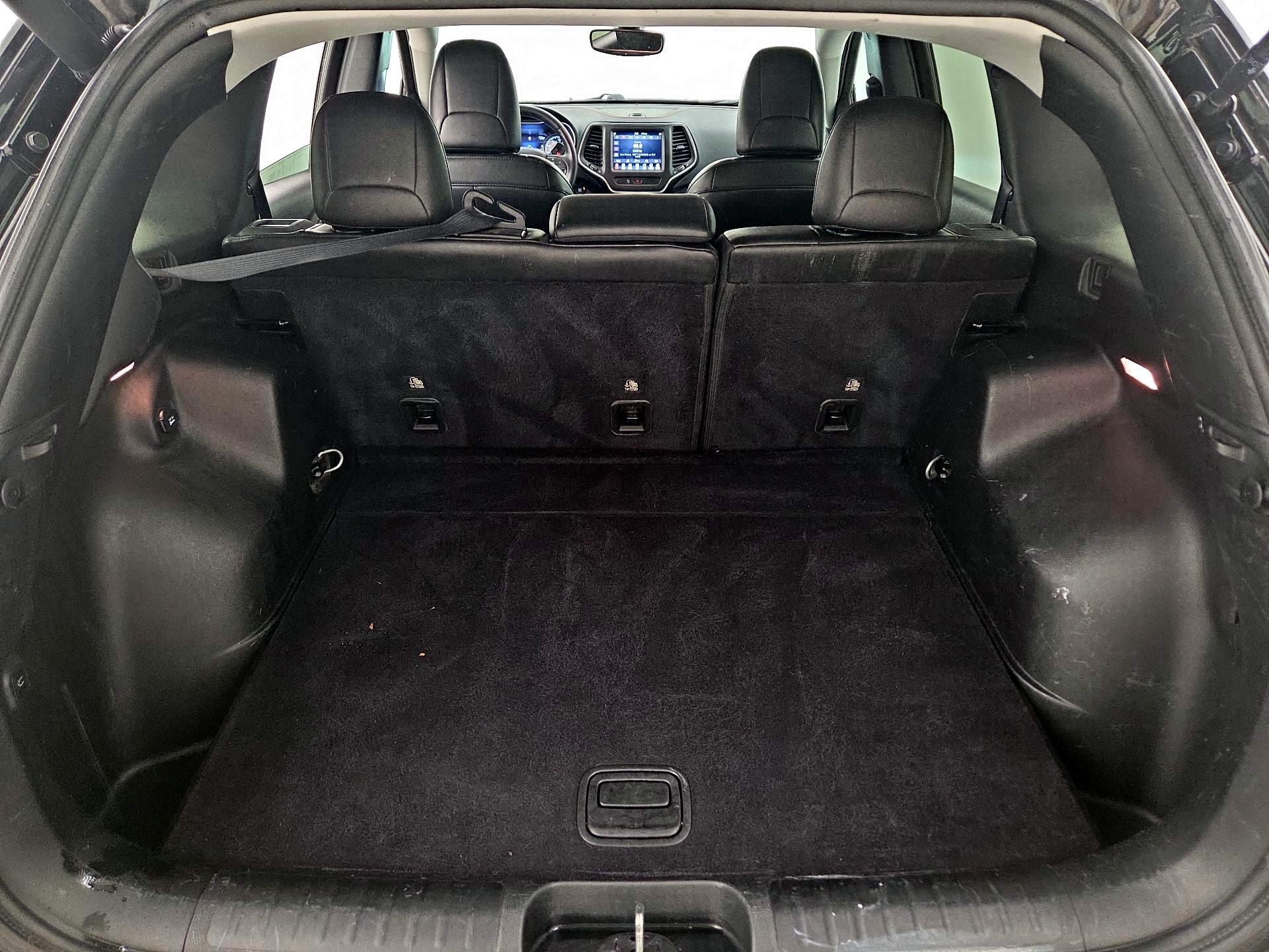 Thumbnail: 2019 Jeep Cherokee - 20