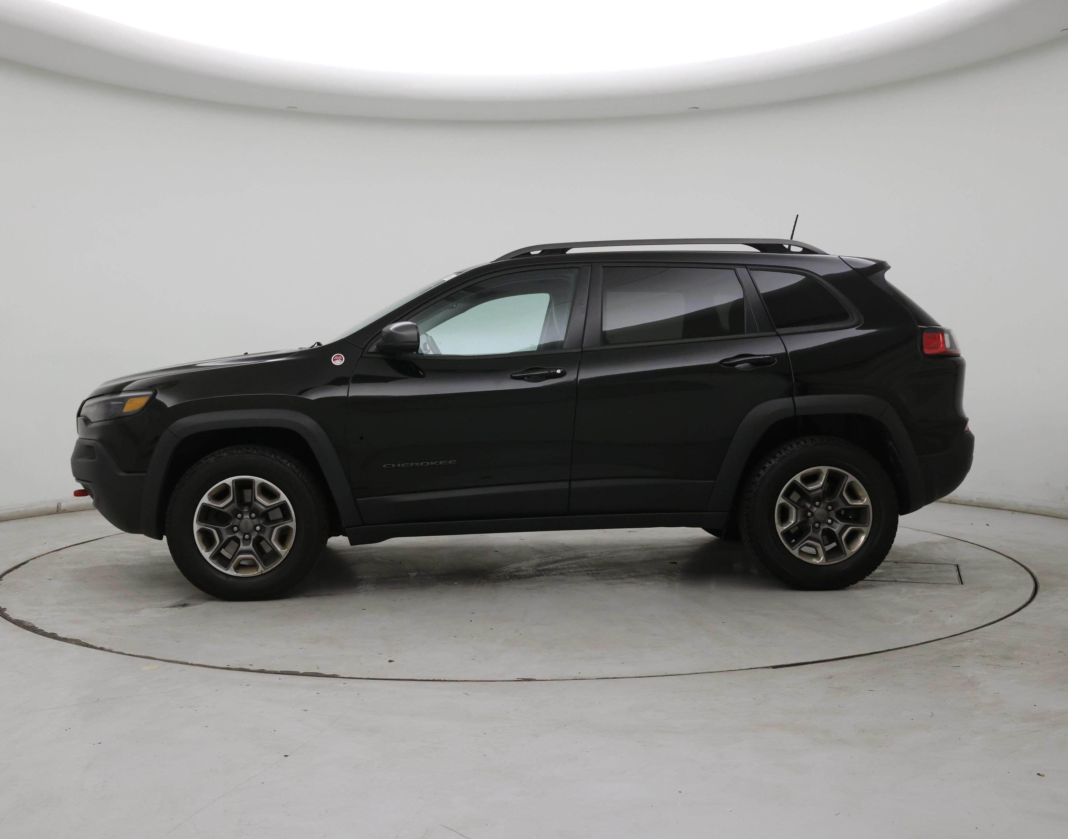 Thumbnail: 2019 Jeep Cherokee - 3