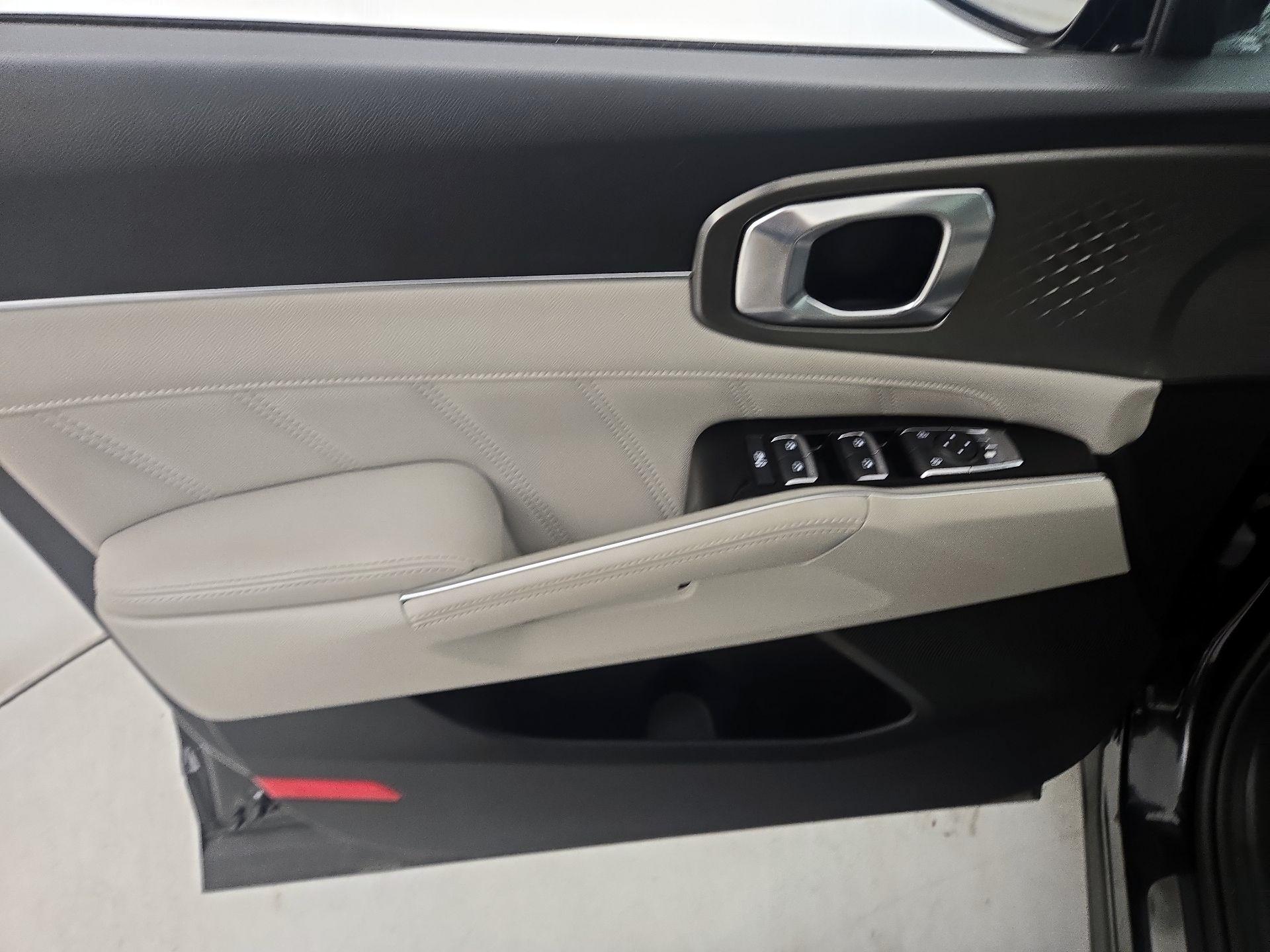 Thumbnail: 2021 Kia Sorento - 12