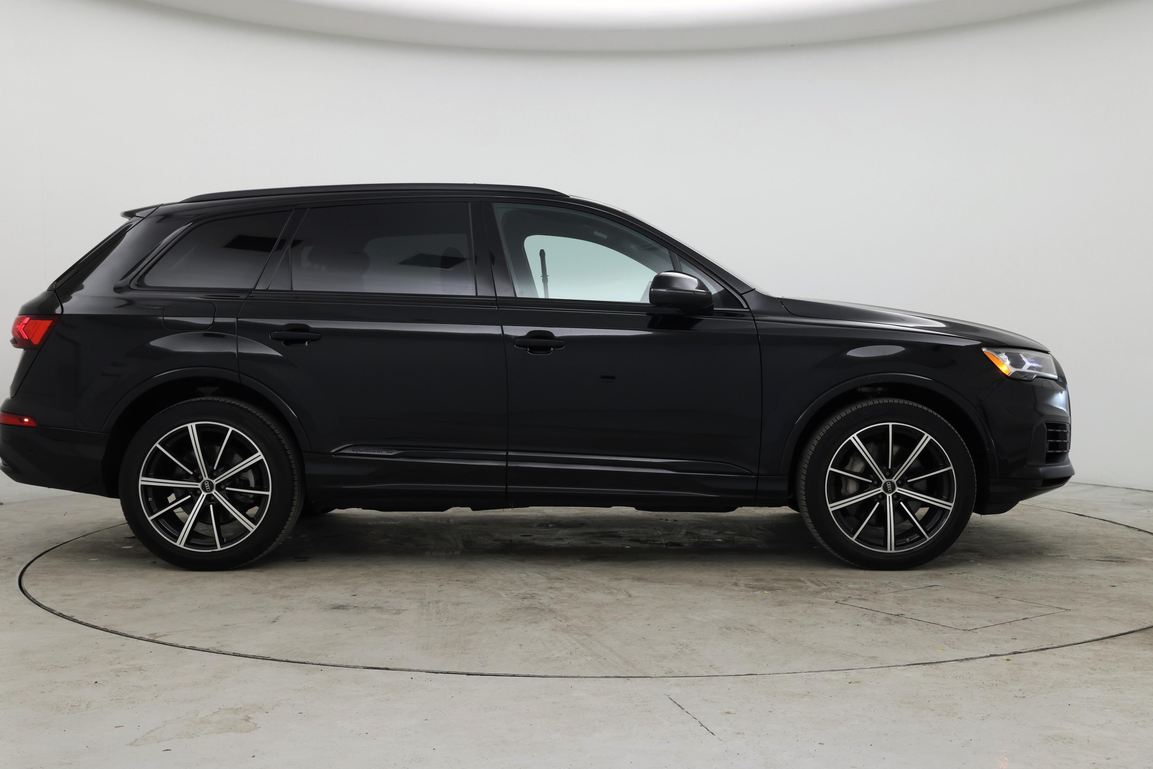 Thumbnail: 2022 Audi Q7 - 7