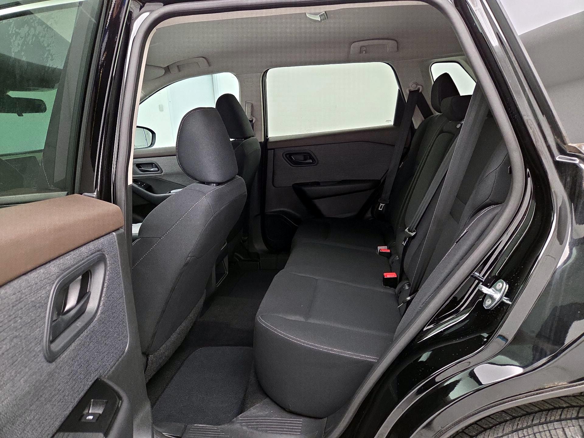 Thumbnail: 2023 Nissan Rogue - 19