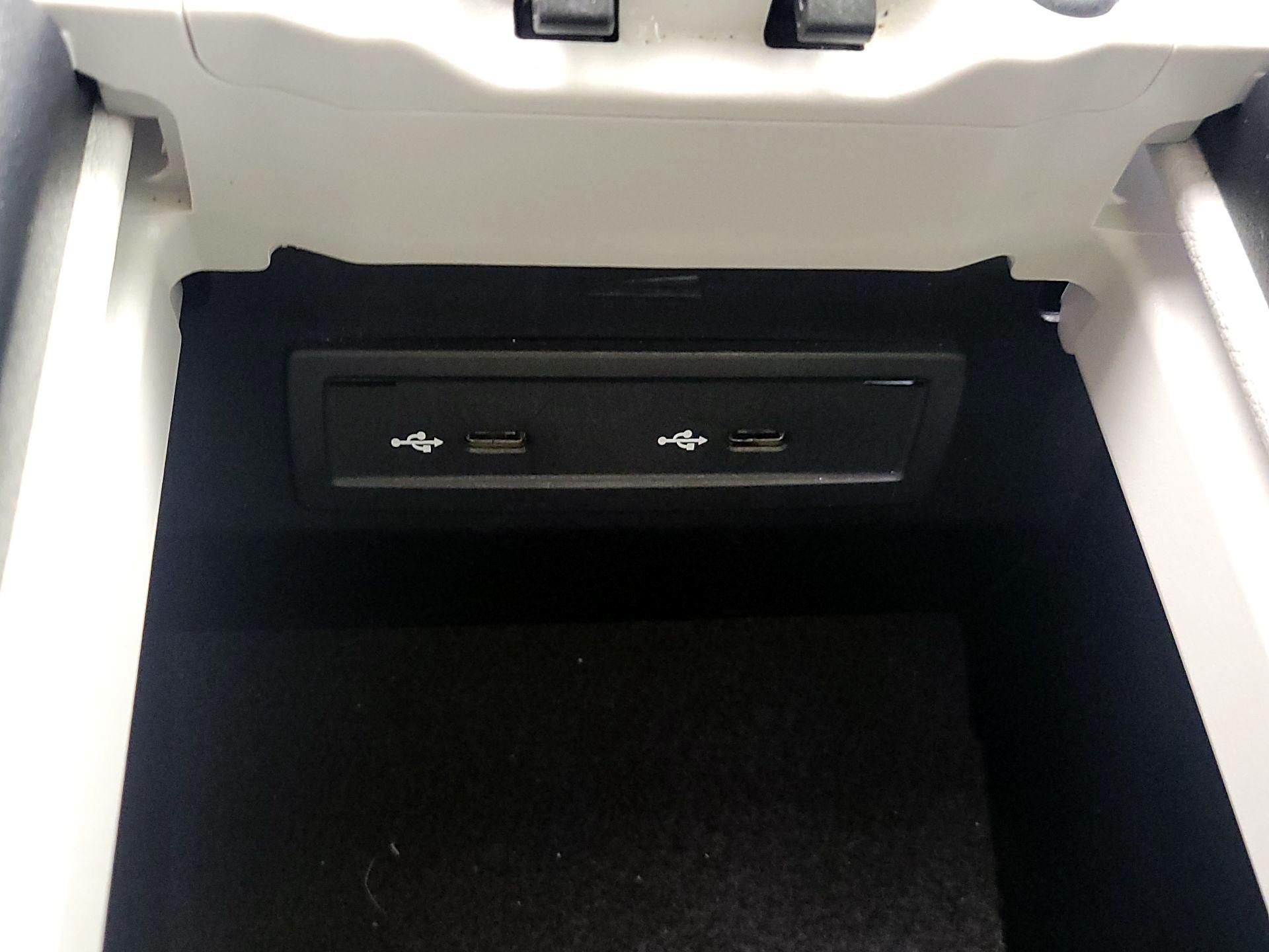 Thumbnail: 2022 Mercedes-Benz E-Class - 19