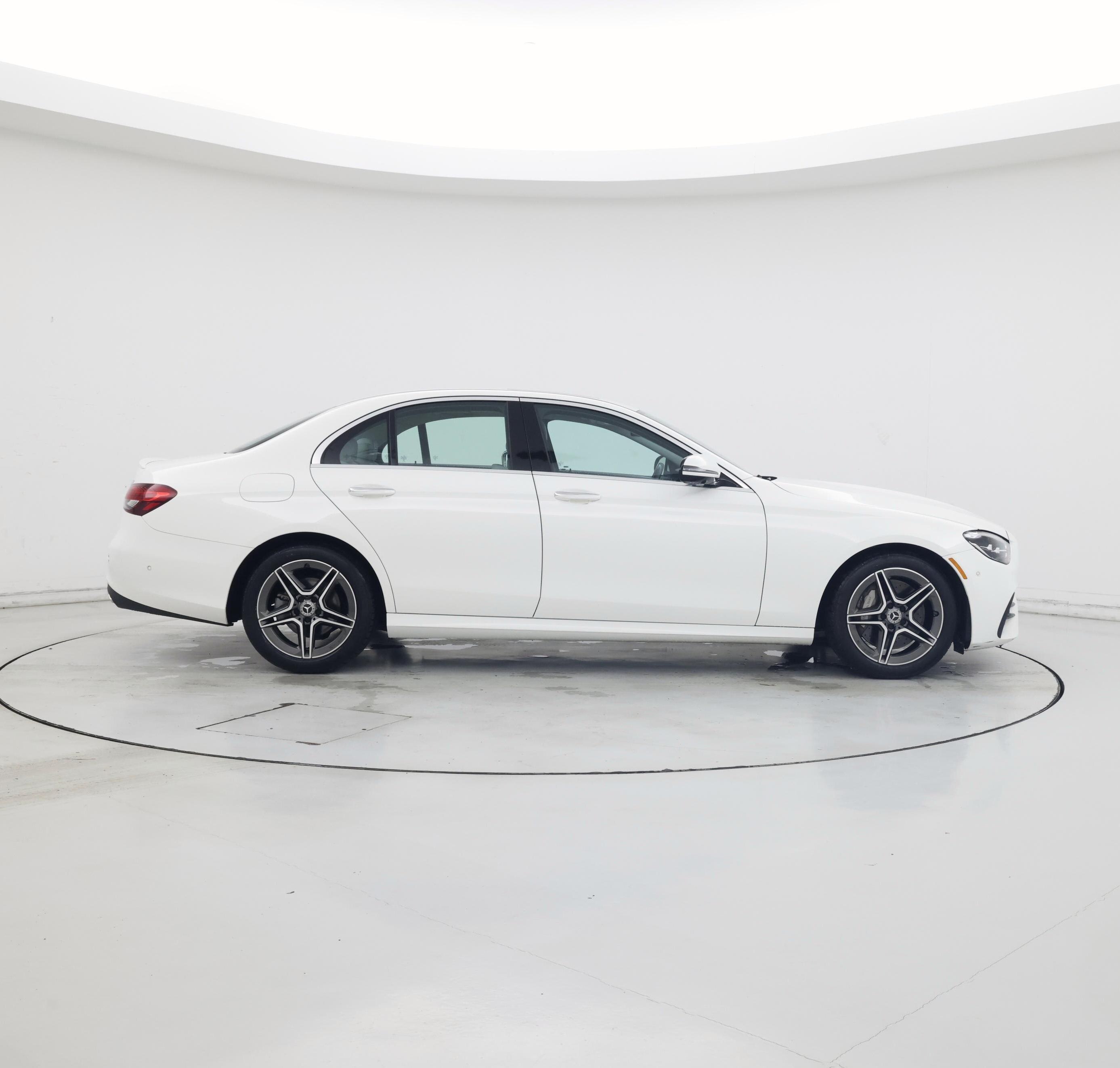 Thumbnail: 2022 Mercedes-Benz E-Class - 7