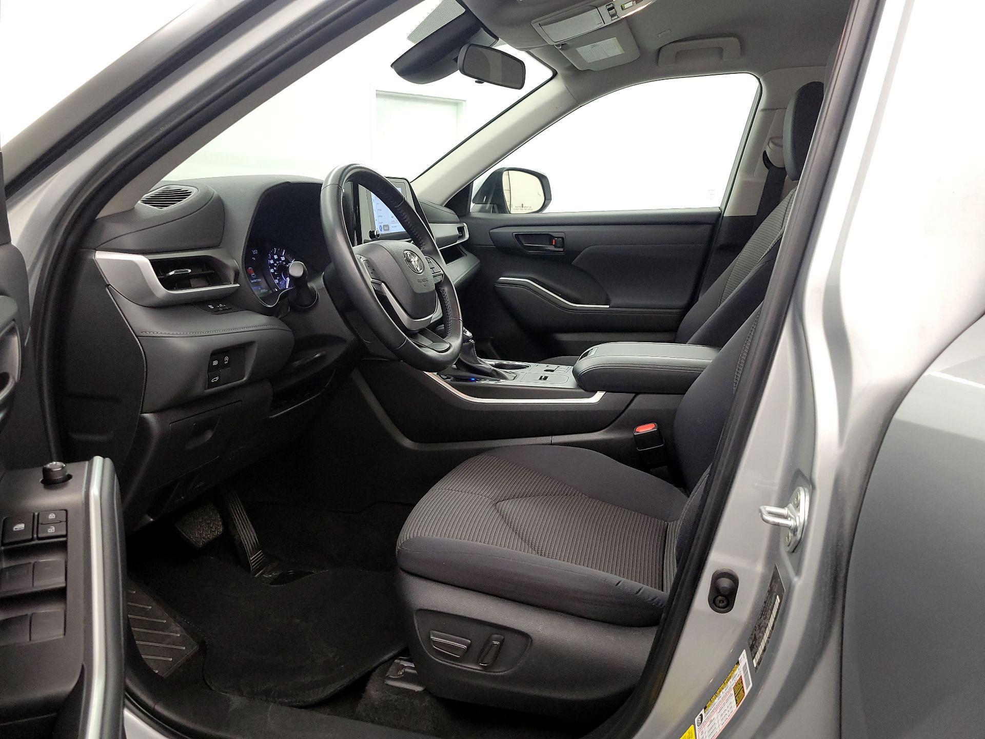 Thumbnail: 2023 Toyota Highlander - 11